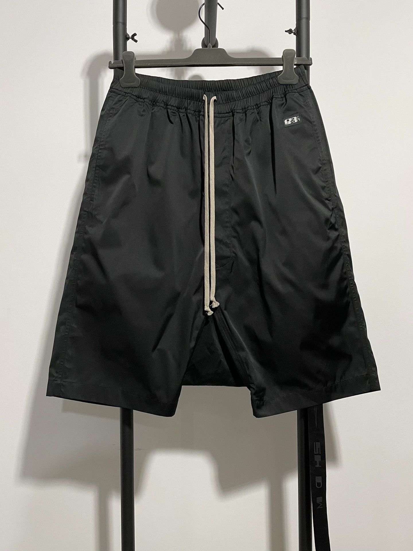 Rick Owens rick owens shorts in black with drawstring Size US 31 - 1 Thumbnail