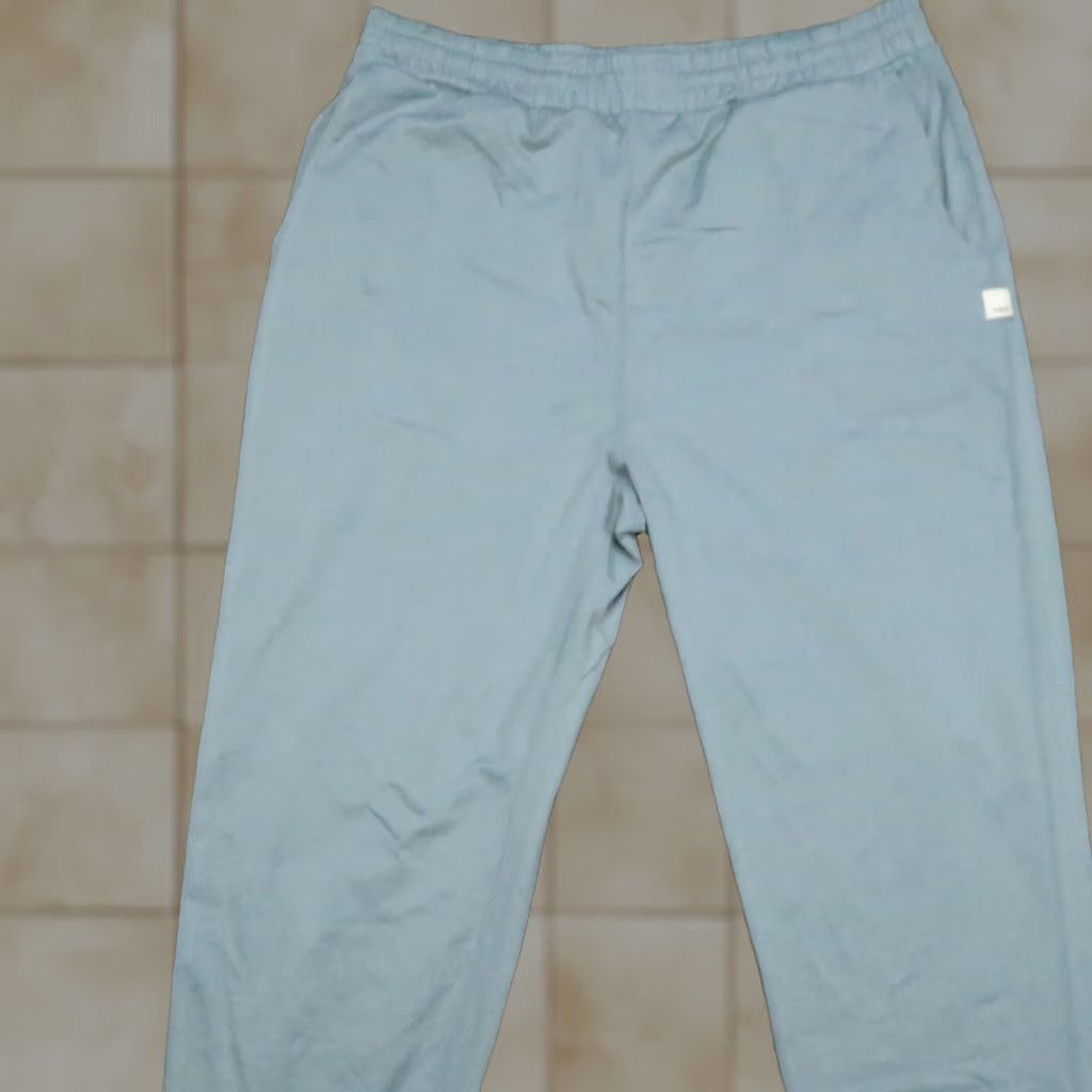 Vuori Vuori Pants Womens Small Blue Athletic Boyfriend Sweatpant Stretch Tapered High-Quality Pockets 27.5in Inseam Regular Fit Ladies Womens Size 28" / US 6 / IT 42 - 1 Thumbnail