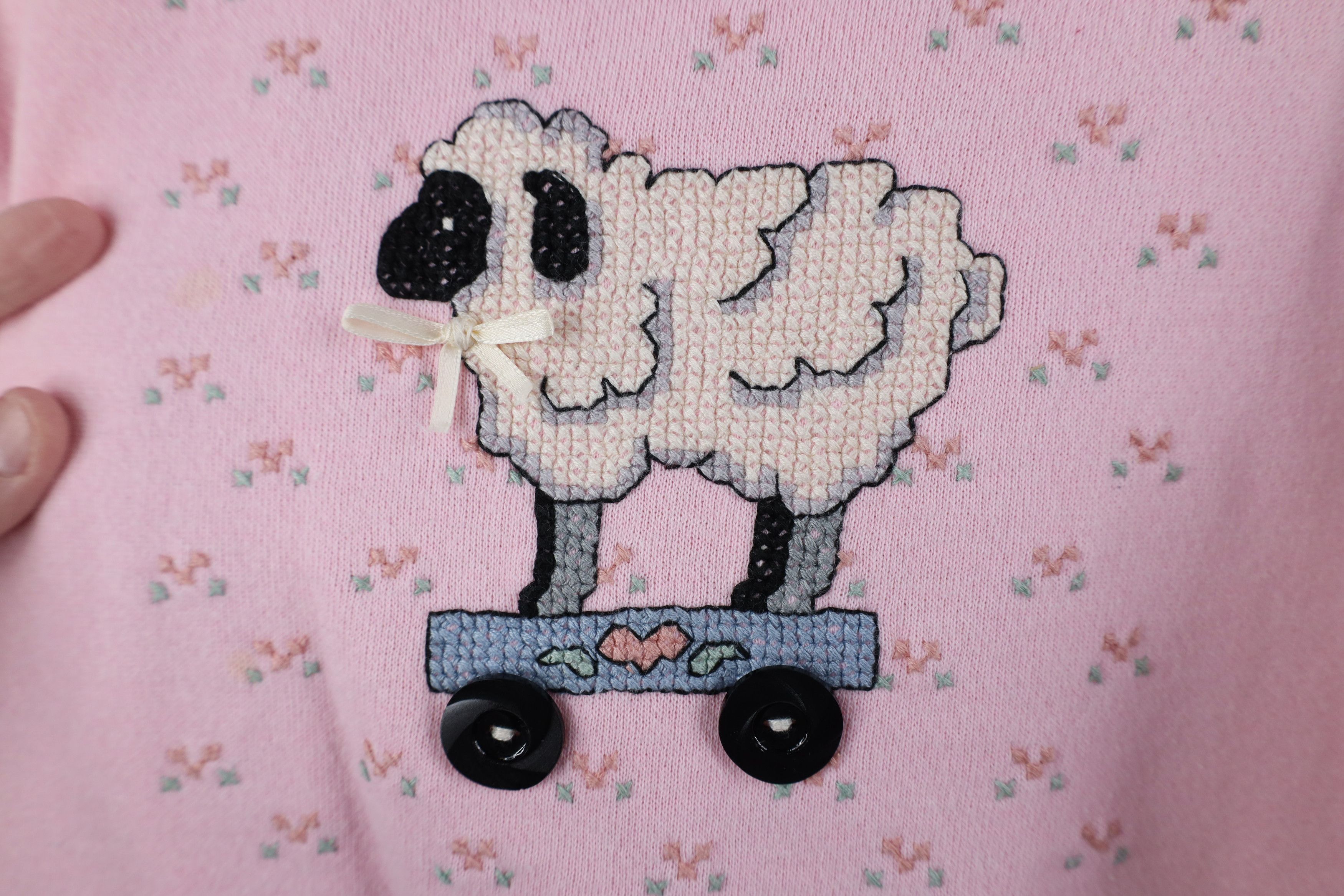 Vintage Vintage 90s Streetwear Sheep Heart Sweatshirt Pink USA Size L / US 10 / IT 46 - 7 Thumbnail