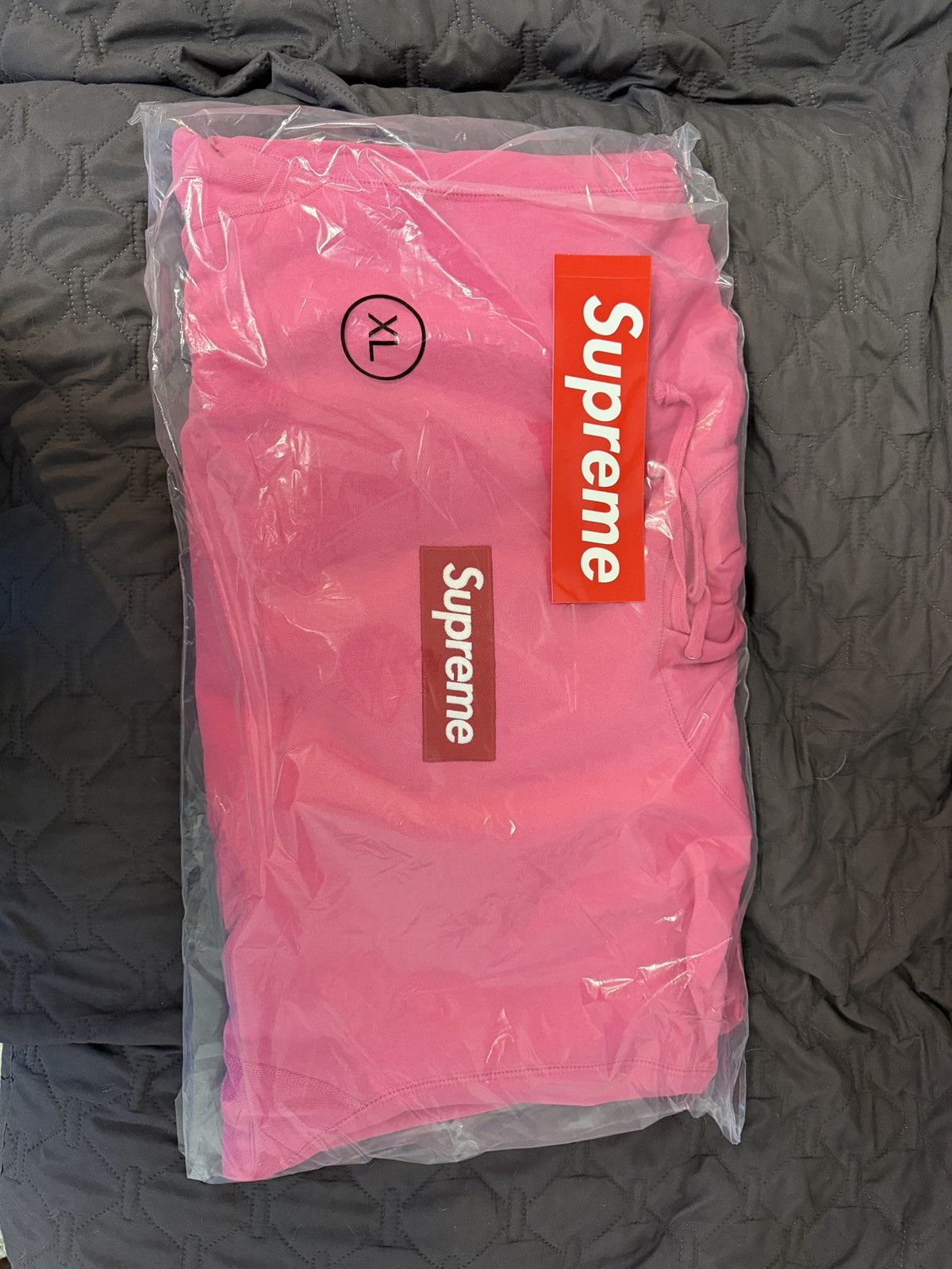 Supreme Supreme Hoodie Magenta FW25 Size US L / EU 52-54 / 3 - 2 Thumbnail