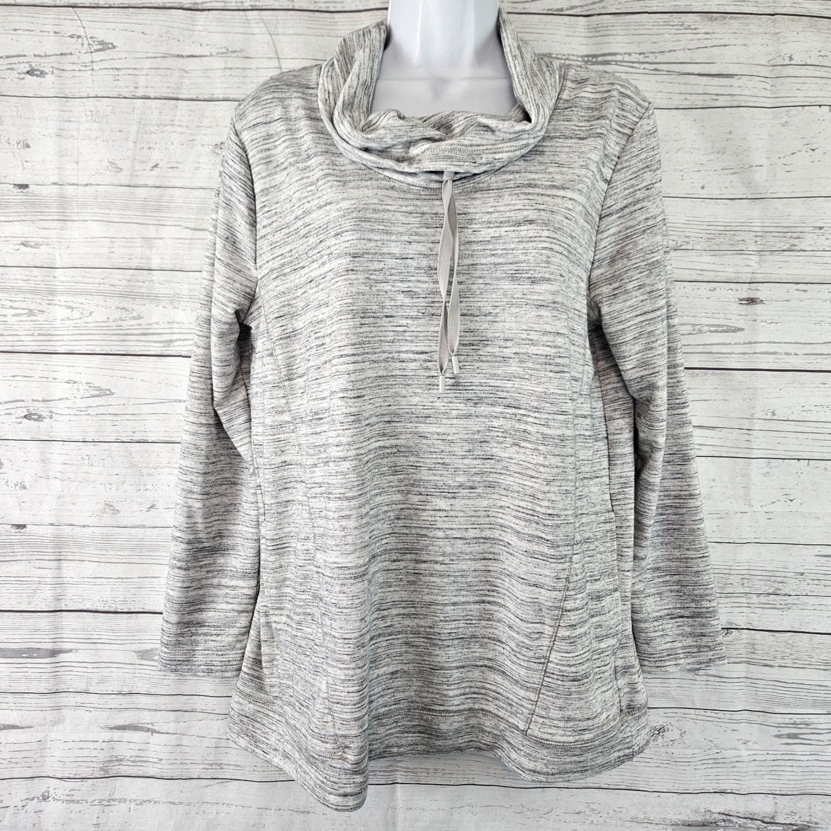 Eddie Bauer Eddie Bauer Womens Cowl Neck Top Sz Medium Gray Long Sleeve Size M / US 6-8 / IT 42-44 - 2 Thumbnail