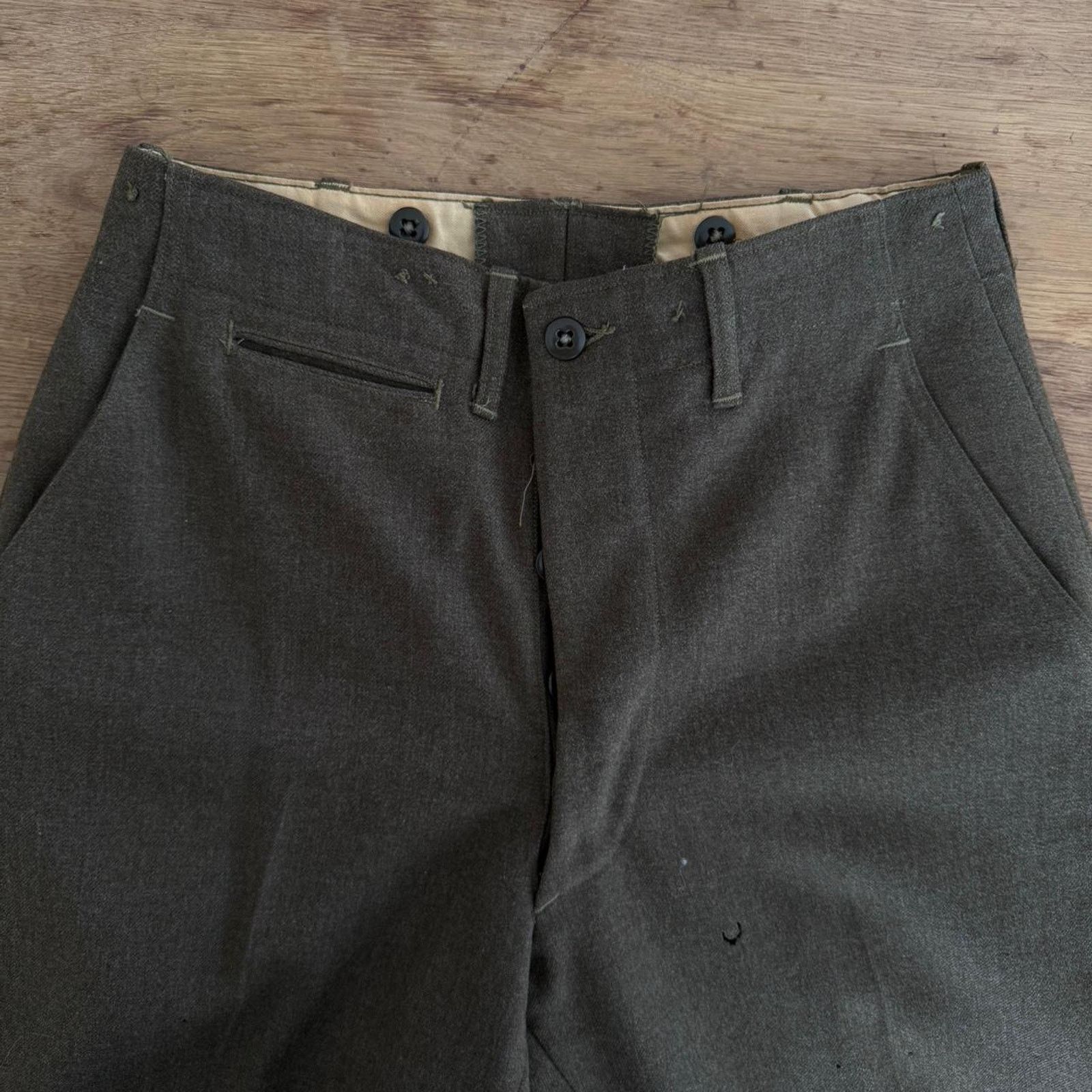 Vintage ww2 Khaki green vintage 1940s military trousers Size US 34 / EU 50 - 1 Thumbnail
