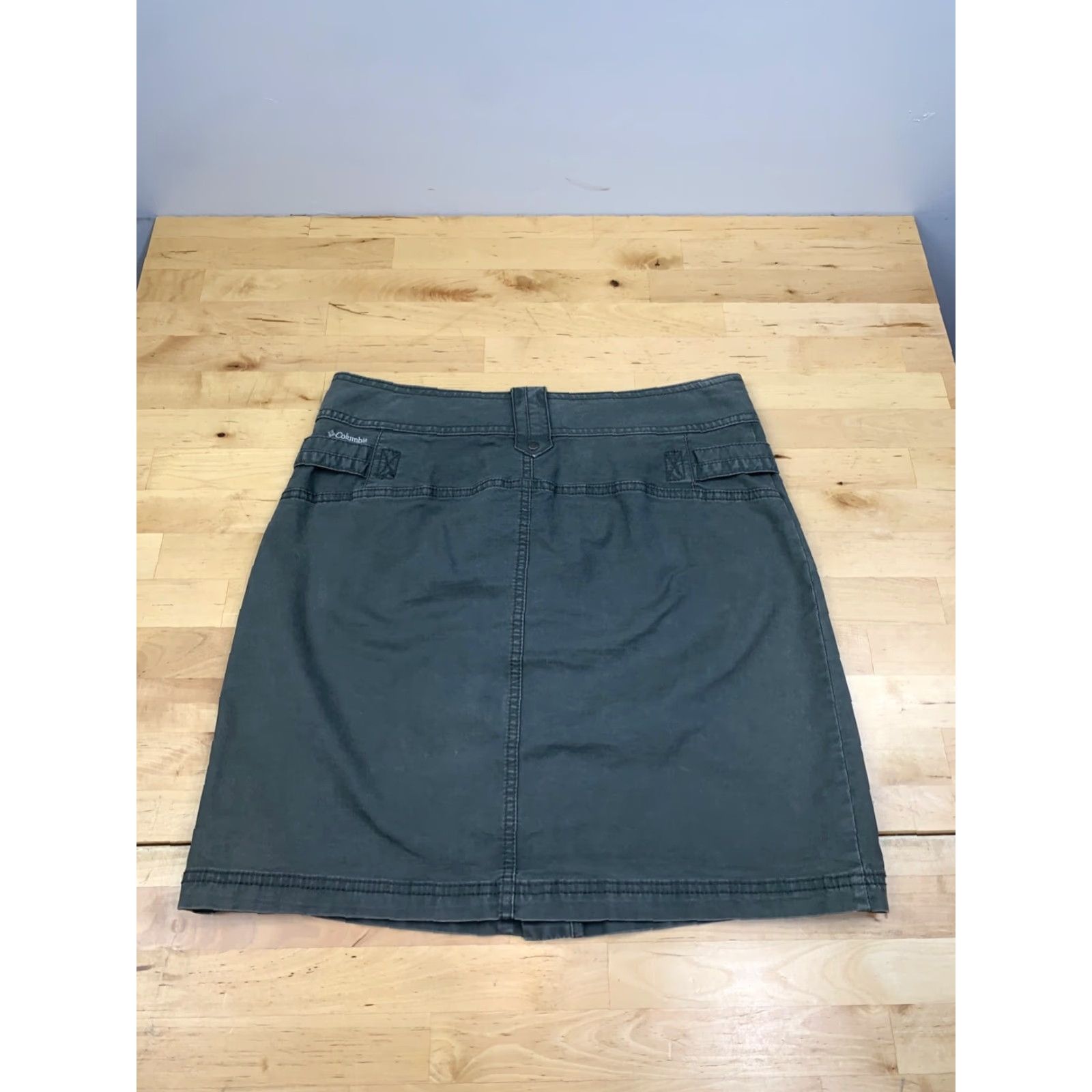 Olive Columbia Skirt Womens 6 Olive Green Casual Pockets Mini Short 1990s Army Beach Sports Womens Size 28" / US 6 / IT 42 - 6 Thumbnail