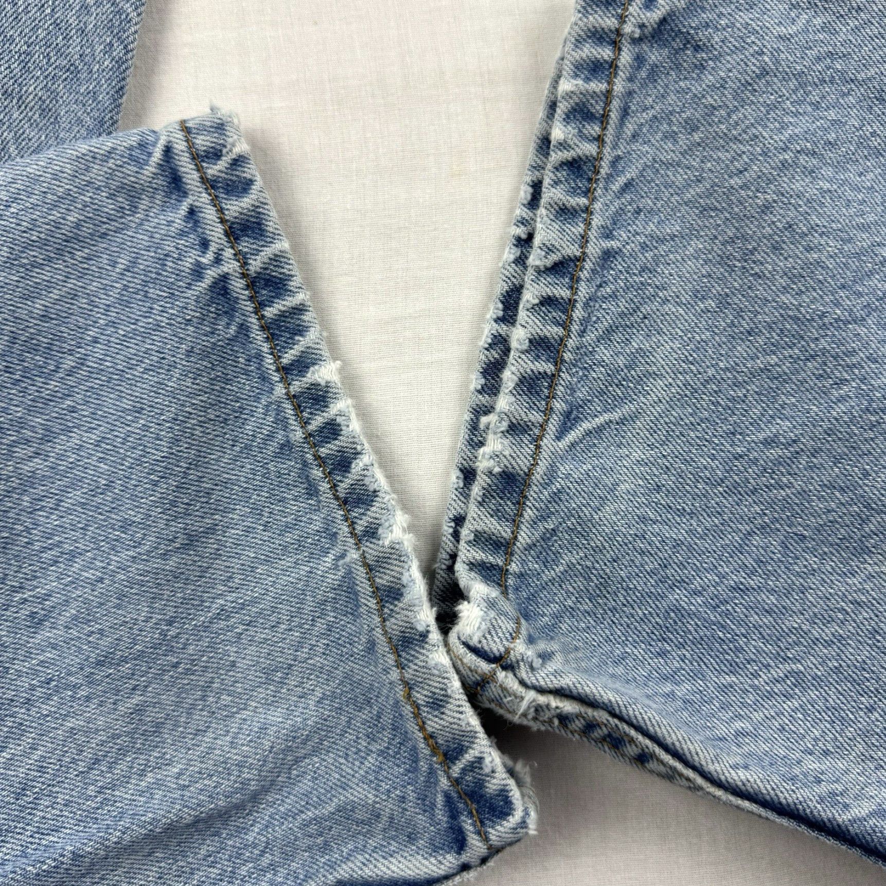 Levi's VINTAGE Levi's Jeans Men 38x30 Blue 90s Grunge Straight Pant Regular Inseam 30 Size US 38 / EU 54 - 2 Thumbnail