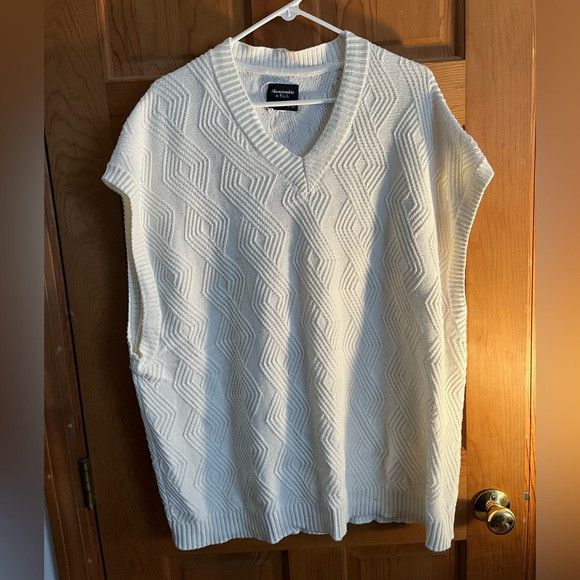 Abercrombie & Fitch abercrombie & fitch cable knit VNeck oversized knit vest xl Size XL / US 12-14 / IT 48-50 - 1 Thumbnail