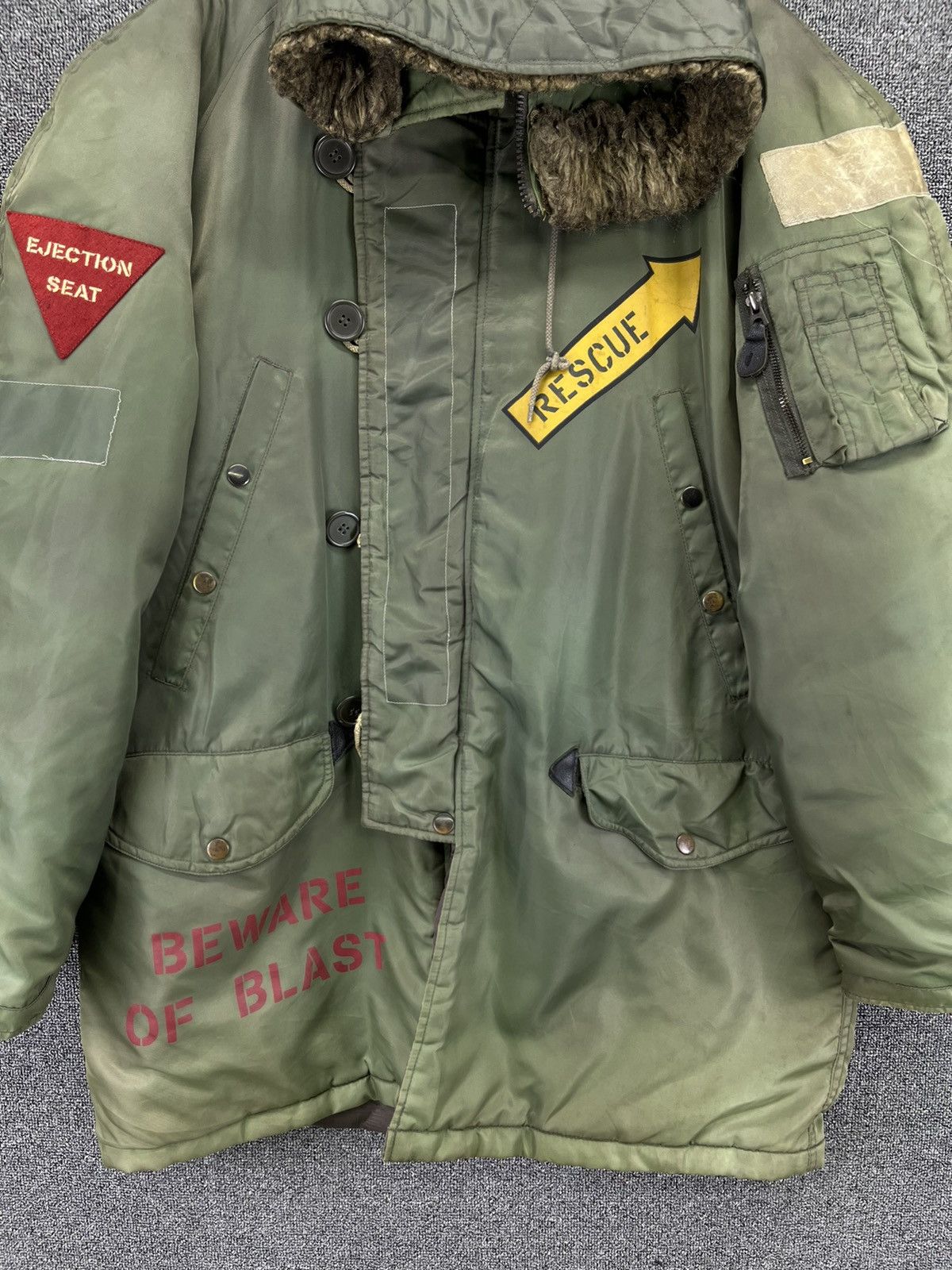 Avirex Vintage Avirex Rescue Fur Hoodie Parkas BomberJacket Size US L / EU 52-54 / 3 - 7 Thumbnail