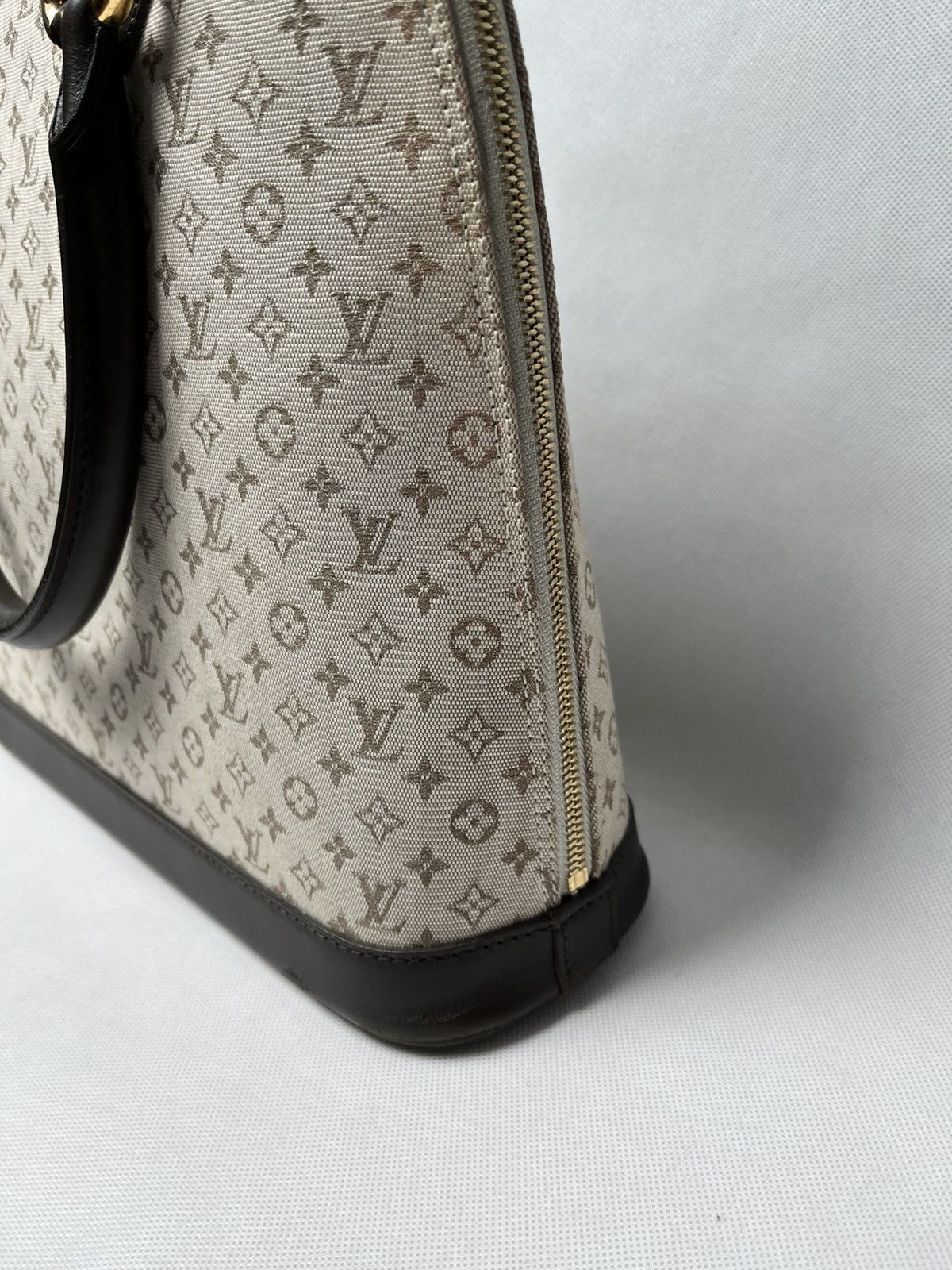 Louis Vuitton Louis Vuitton Alma cloth handbag grey monogram rare Size ONE SIZE - 13 Thumbnail