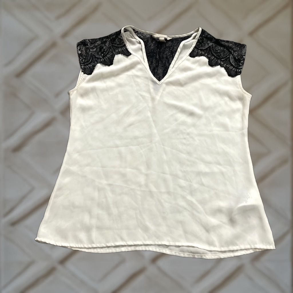 Banana Republic Banana Republic Tank Top Womens PXS White Lace V-Neck Sleeveless Blouse Size XS / US 0-2 / IT 36-38 - 1 Thumbnail