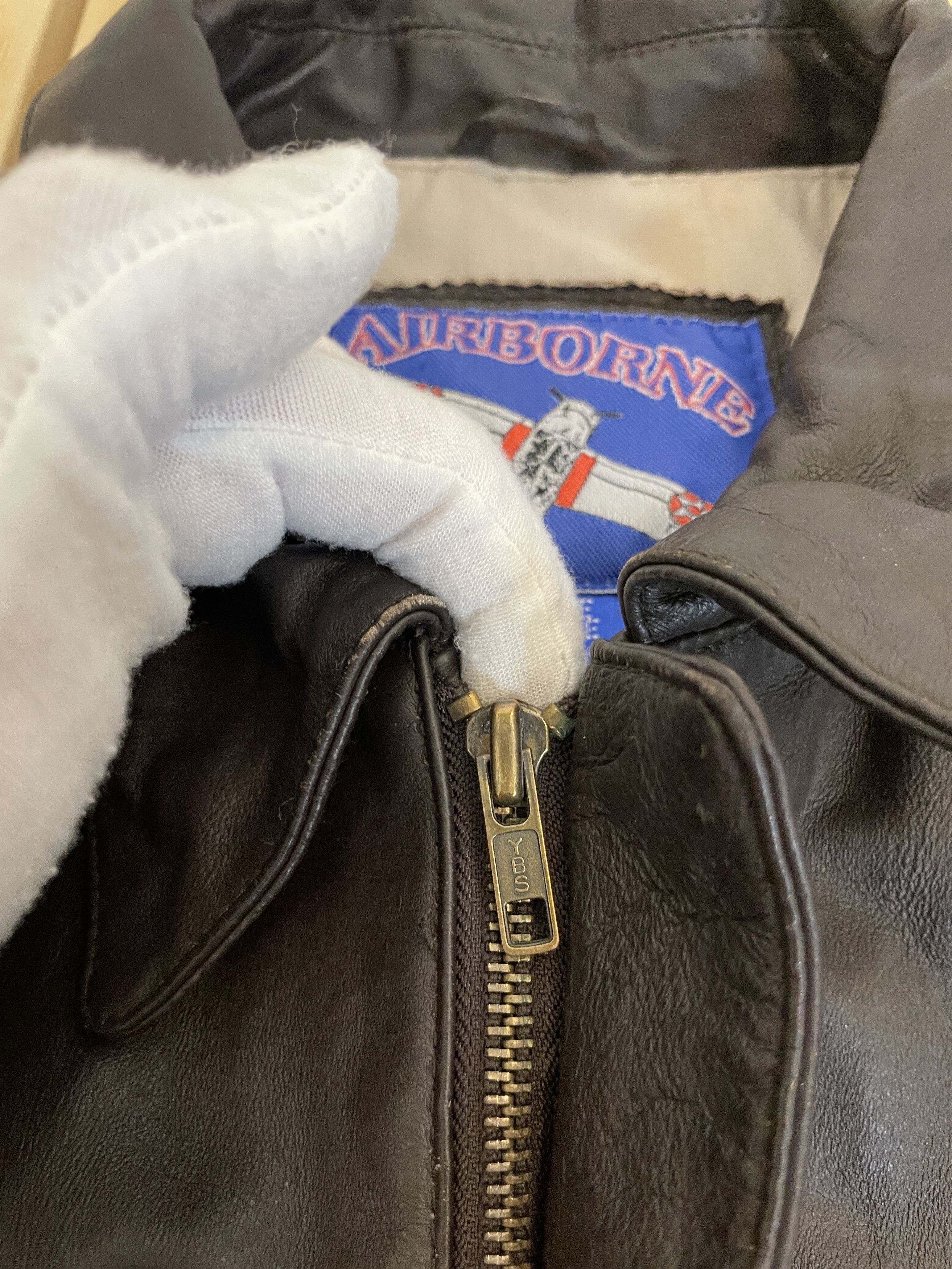Other Vintage 90`s Airborne AirForce Genuine Leather Bomber Jacket Size US L / EU 52-54 / 3 - 15 Thumbnail