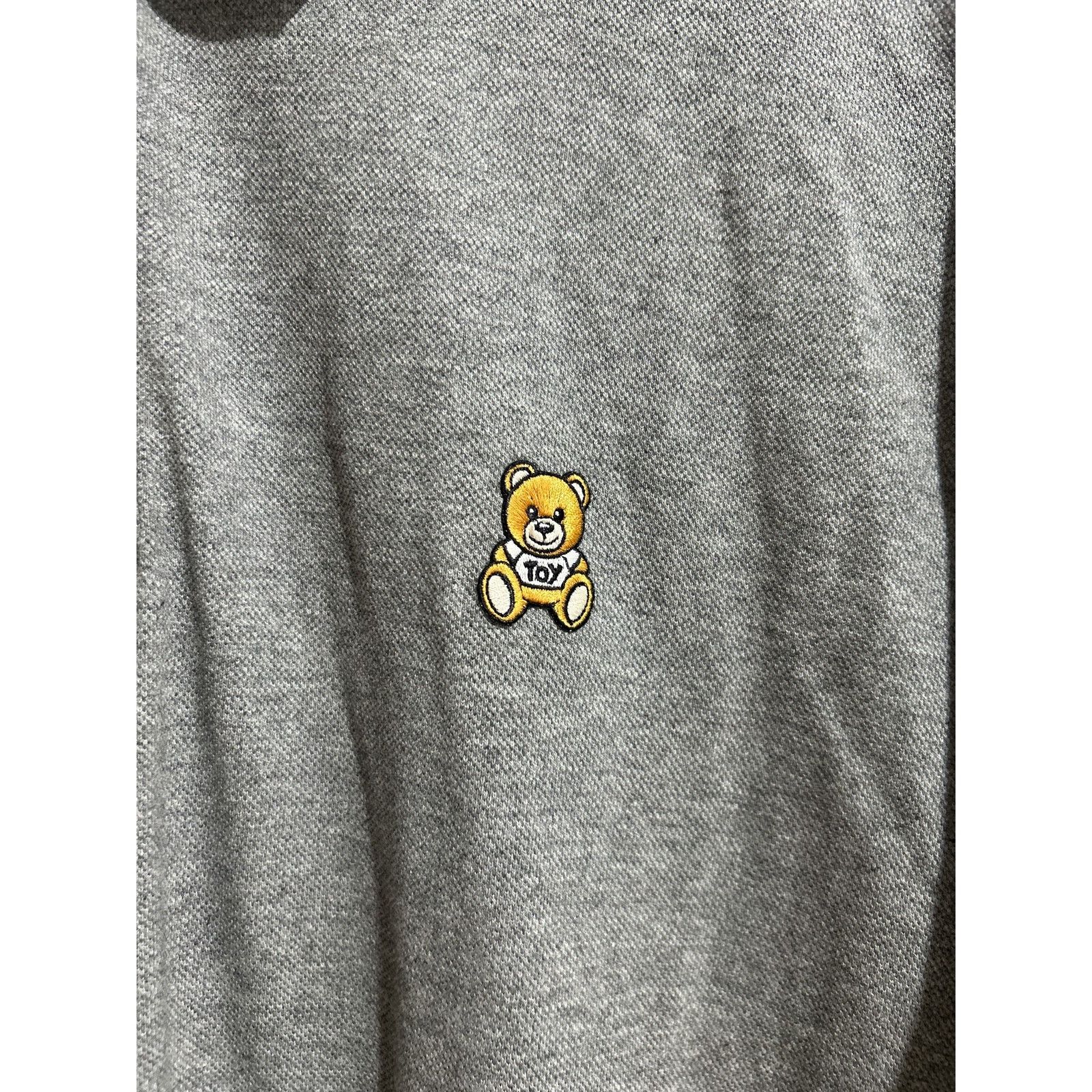 Moschino MOSCHINO GREY POLO TEDDY BEAR LOGO FITS LIKE MEDIUM PREOWNED Size US M / EU 48-50 / 2 - 2 Thumbnail
