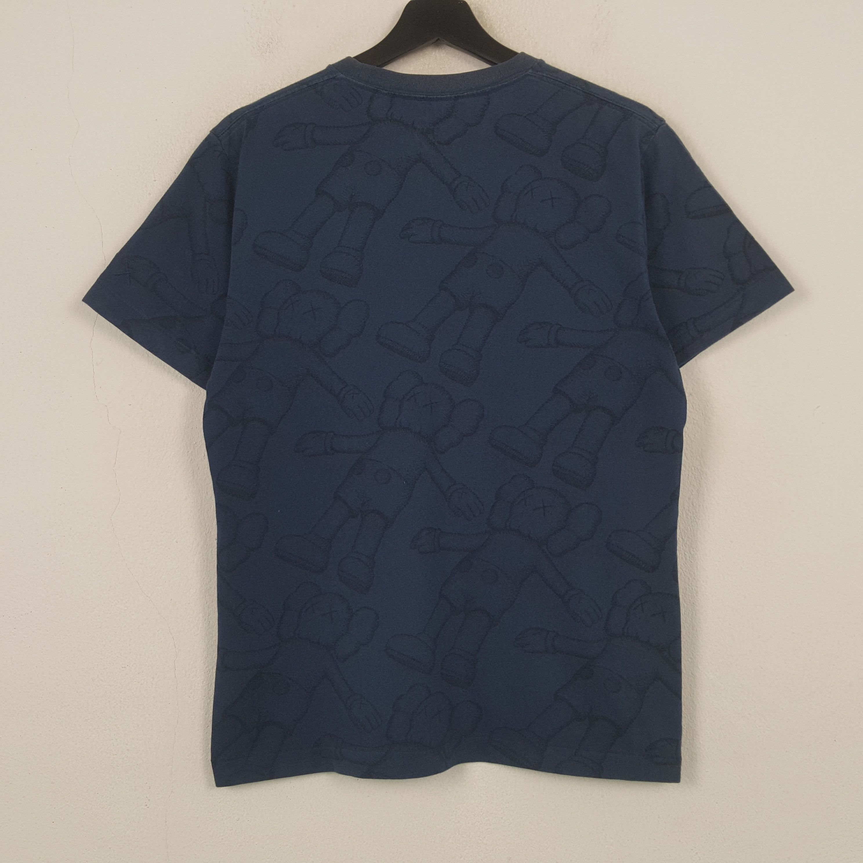 Kaws × Uniqlo Uniqlo X Kaws Streetwear Style Tshirt RR25 Size US M / EU 48-50 / 2 - 3 Thumbnail