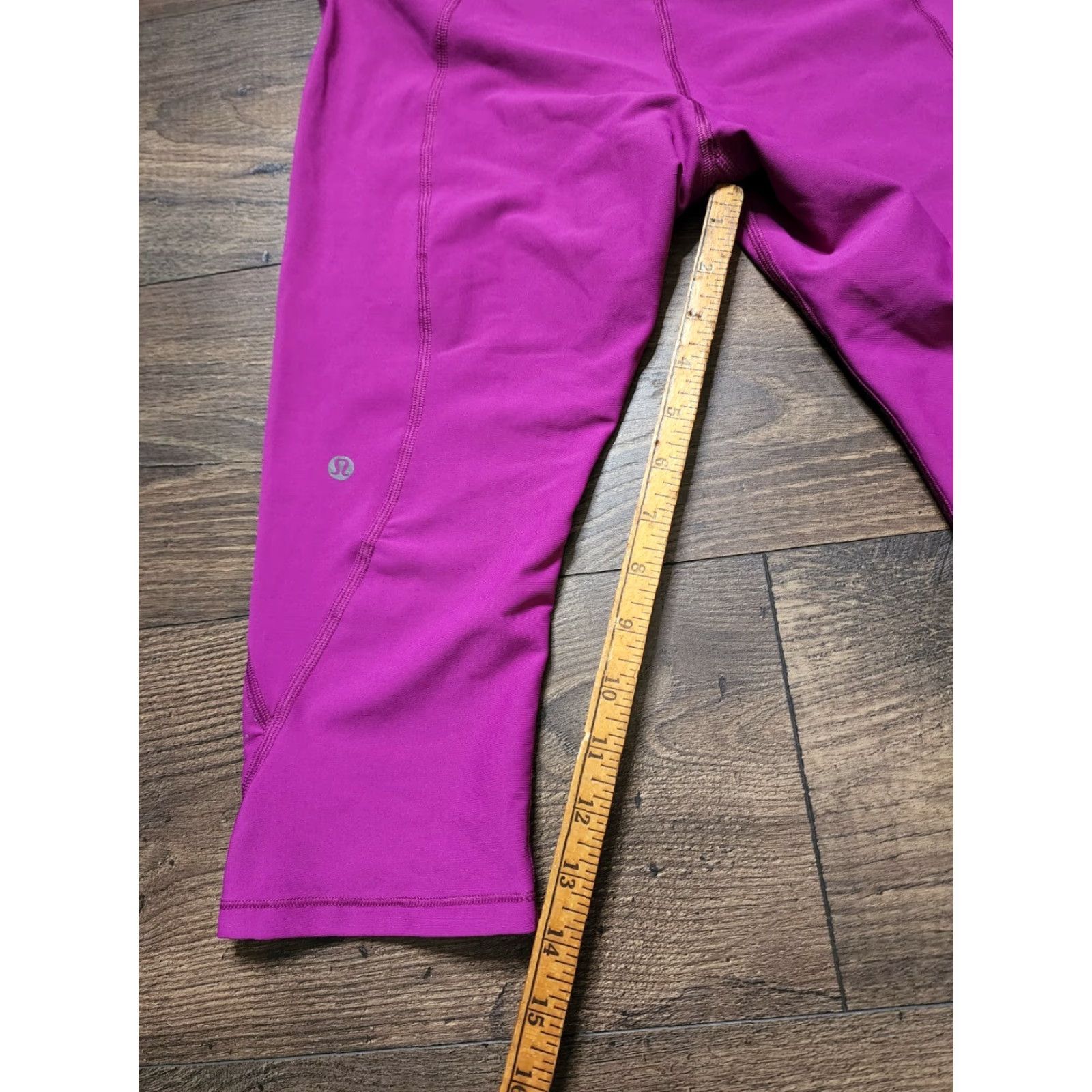 Lululemon Lululemon Purple Cropped Leggings Reflective Dots Zip Pocket Size 8 Womens Yoga Gym Running CROP Size 27" / US 4 / IT 40 - 3 Thumbnail