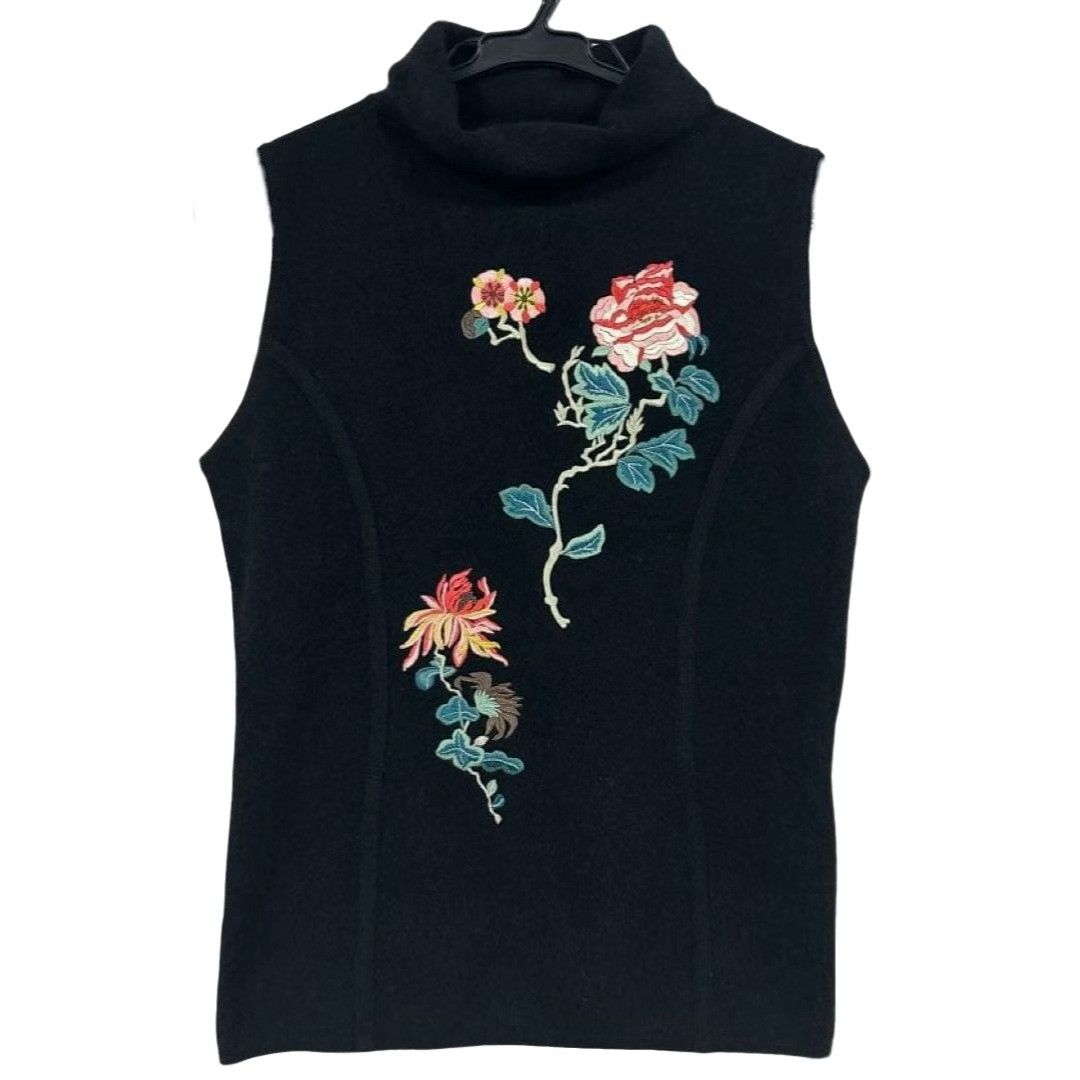 Vivienne Tam Vivienne Tam Wool Embroidered Flower Turtleneck Top Size XS / US 0-2 / IT 36-38 - 1 Thumbnail