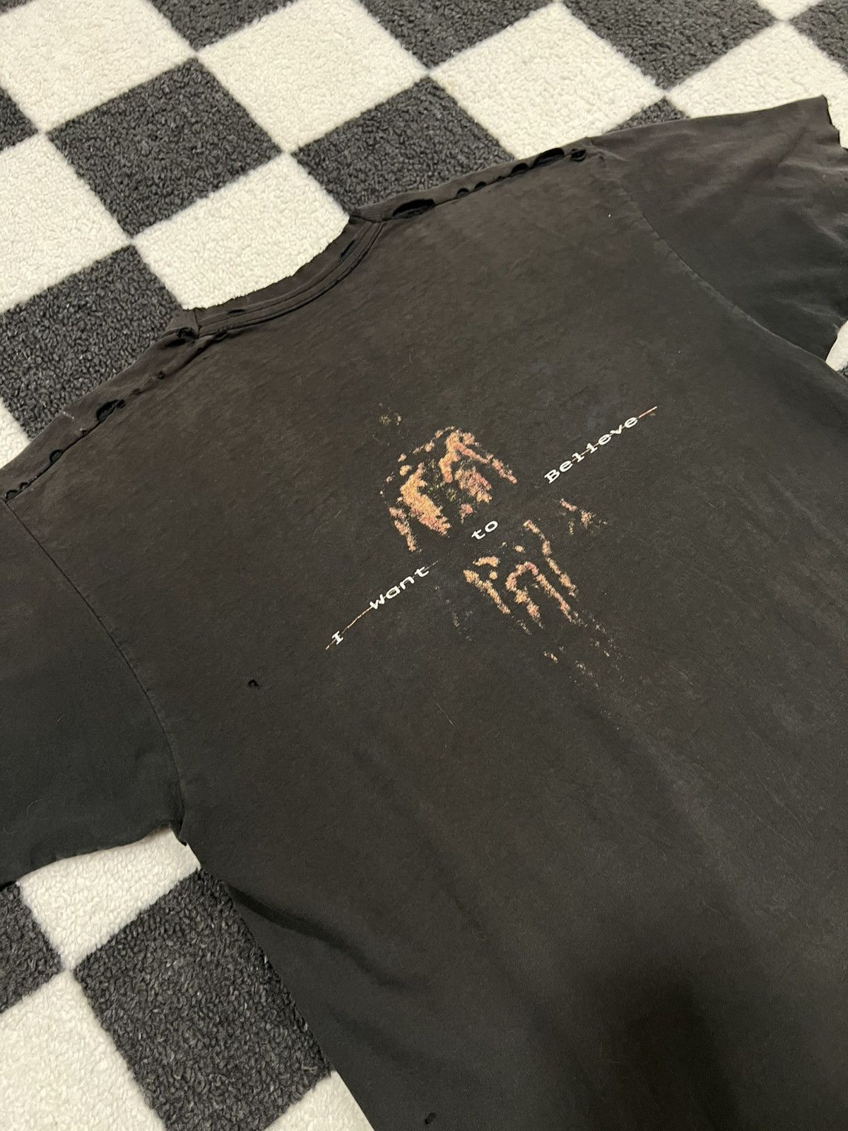 Vintage Vintage 1995 X Files Thrashed Tee Size US L / EU 52-54 / 3 - 1 Thumbnail