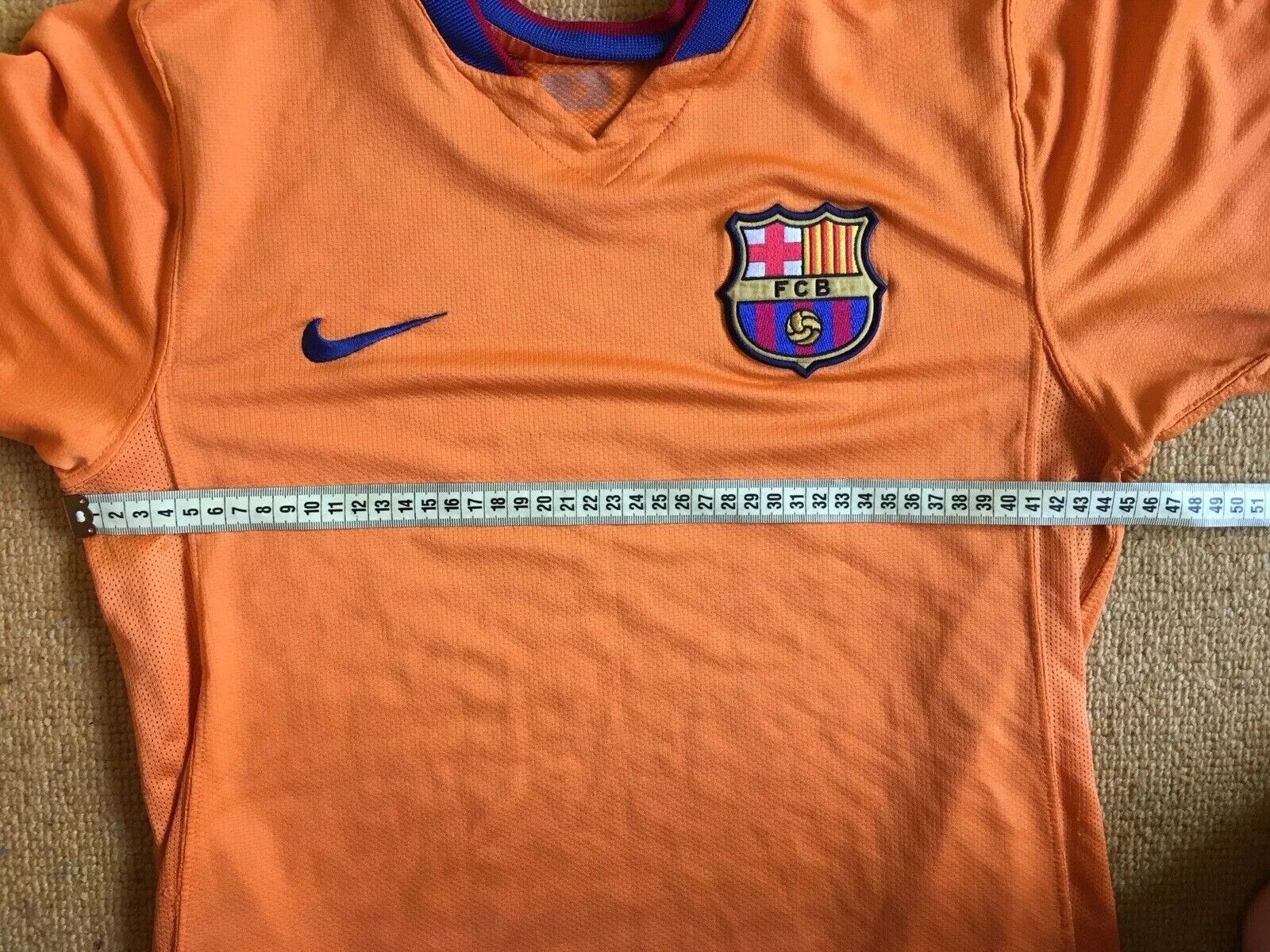 Nike VINTAGE FC BARCELONA 2006/2008 AWAY FOOTBALL JERSEY SOCCER Size US S / EU 44-46 / 1 - 9 Thumbnail