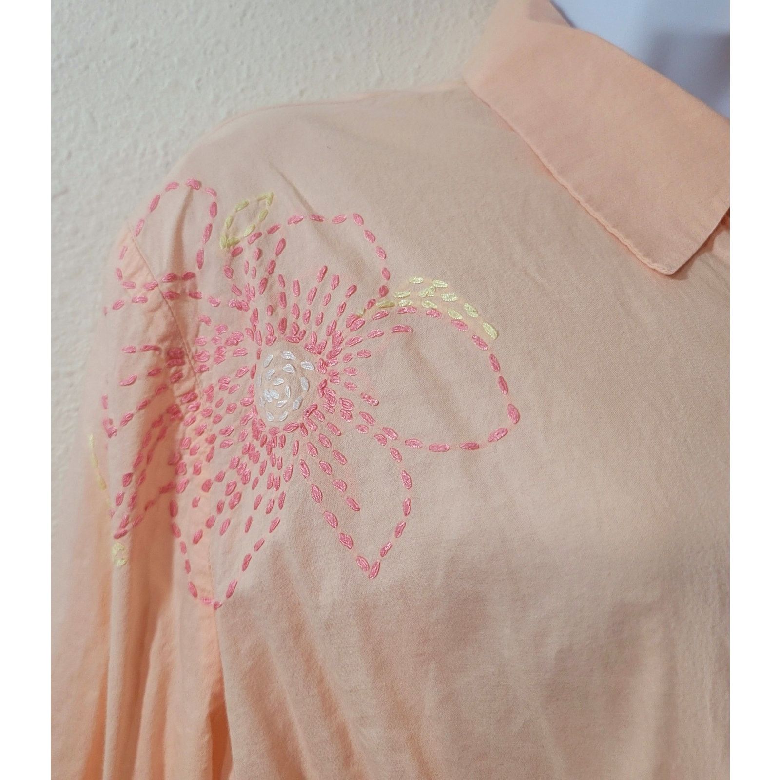 Other New York & Company Orange Embroidered Flower Button Top XL Size XL / US 12-14 / IT 48-50 - 2 Thumbnail