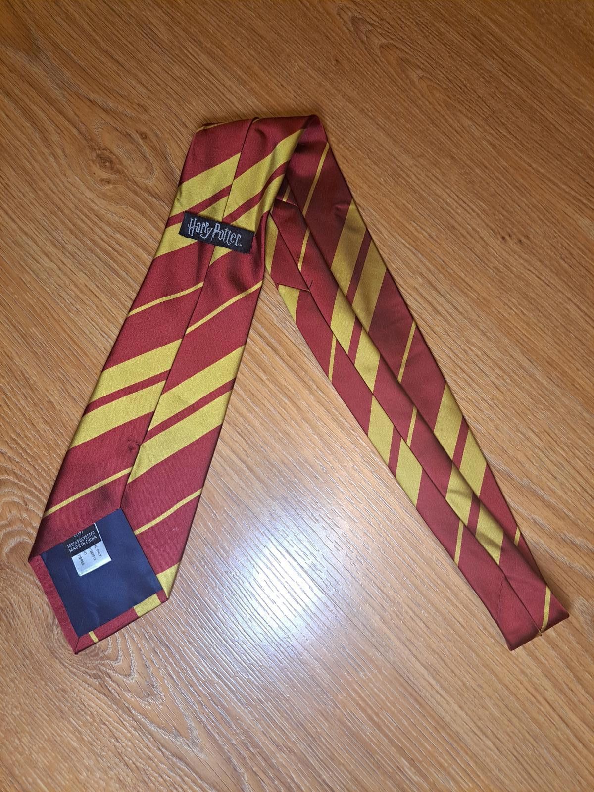 Designer HARRY POTTER Tie Mens Red Gold Striped Gryffindor Crest Size ONE SIZE - 4 Thumbnail