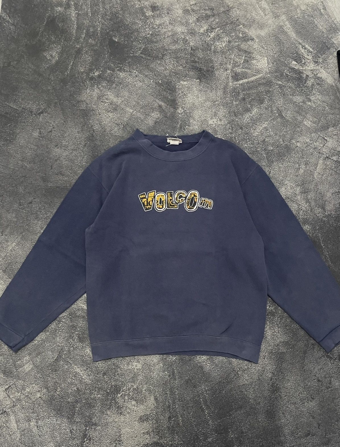 Volcom ⏰NEED GONE⏰ Vintage Volcom Skateboard Sweatshirt Crewneck Size US S / EU 44-46 / 1 - 1 Thumbnail