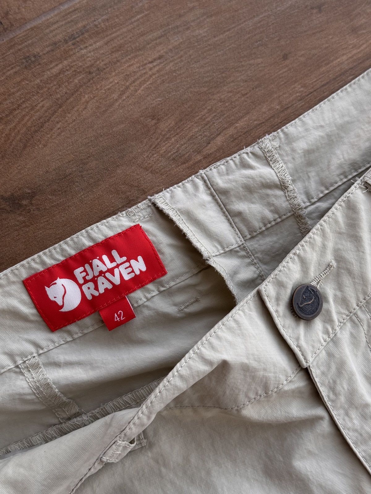 Fjallraven × Vintage Vintage Fjallraven Beige Nylon Cargo Lightweight Pants Size US 34 / EU 50 - 8 Thumbnail