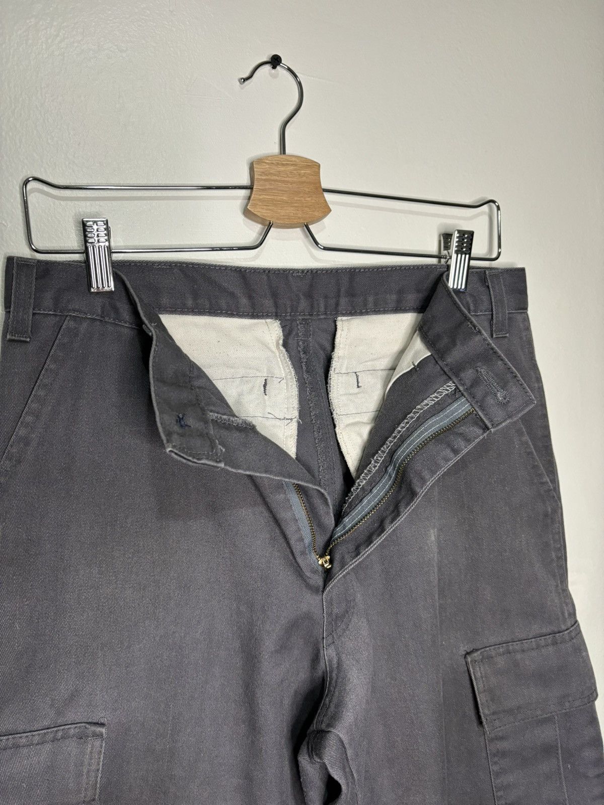 Vintage Vintage 1990s Grey Cargo Pants Size US 31 - 4 Thumbnail
