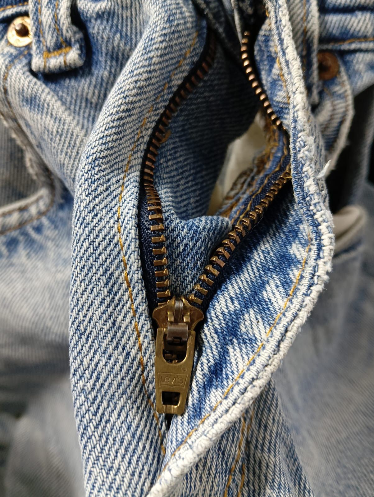 Levi's Vintage Clothing Vintage distressed Levis Size 30 orange tab Size US 30 / EU 46 - 9 Thumbnail