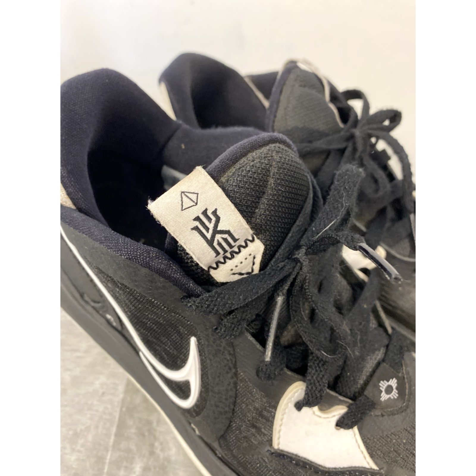 Nike Nike Kyrie Low 5 TB Basketball Sneakers Men’s 7.5 Black/White Nike Air Zoom Basketball Shoes Low Top Mens 7.5 Black White Size US 8 / EU 41 - 4 Thumbnail