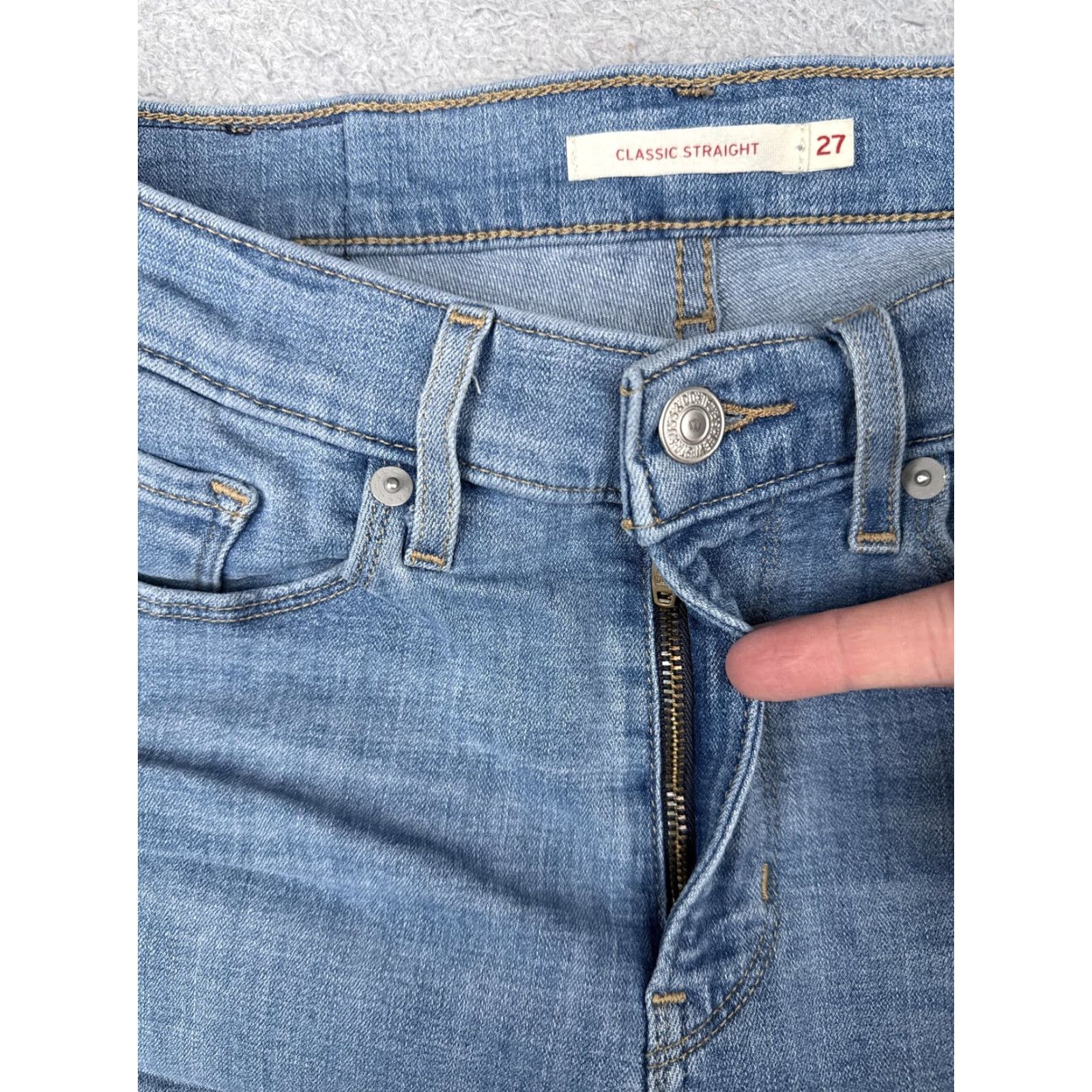 Levi's Levi's Women's Classic Straight Jean Shorts Blue Denim 27x3 Mid Rise 5-Pocket Cut-Off Raw Hem Zip Fly Button Closure Machine Washable Size 27" / US 4 / IT 40 - 6 Thumbnail
