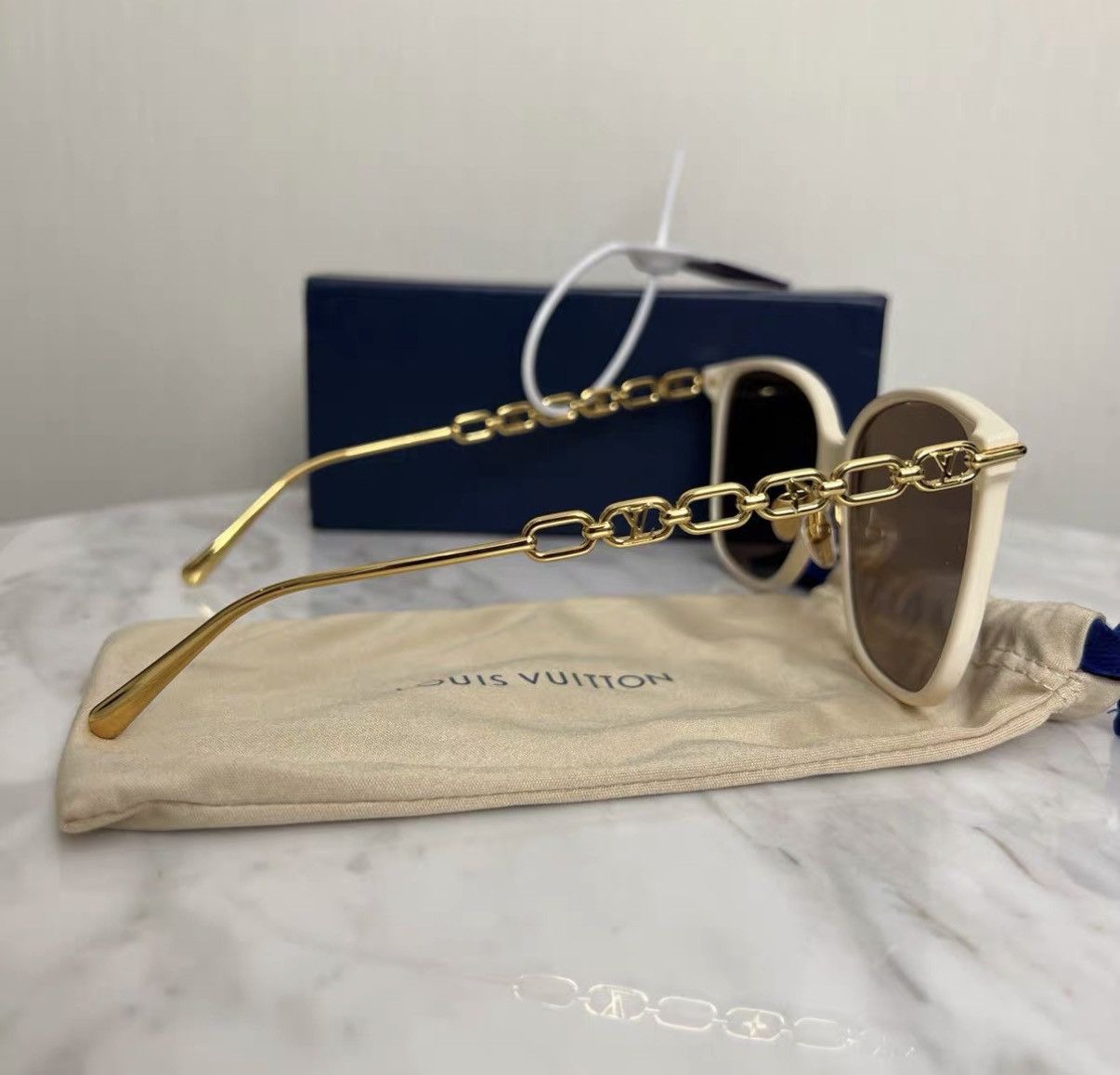 Louis Vuitton Louis Vuitton Hollow Pattern Sunglasses J42 Size ONE SIZE - 4 Thumbnail