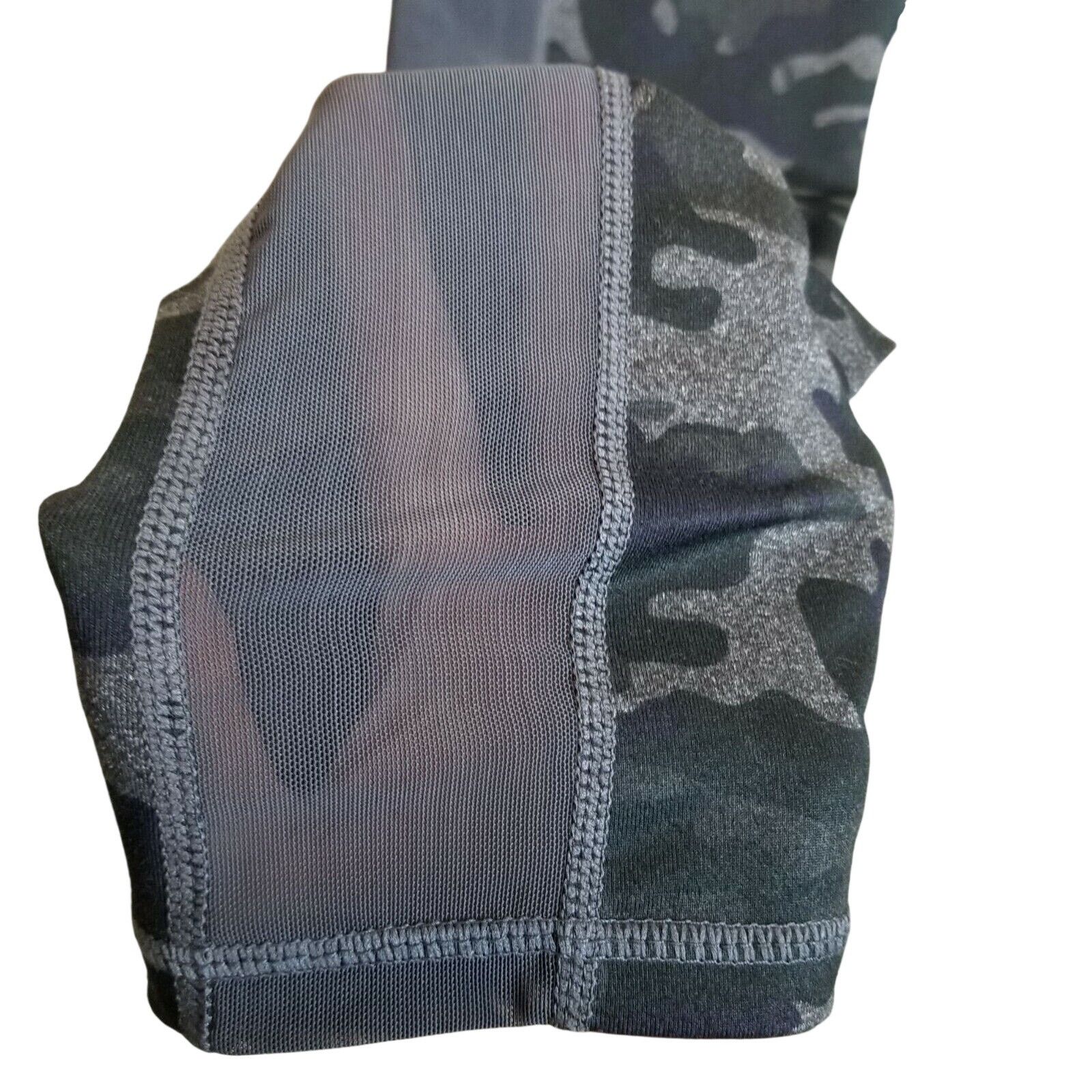 Fabletics Fabletics Womens Camo Crop Leggings Size M Stretch Yoga Size 28" / US 6 / IT 42 - 4 Thumbnail