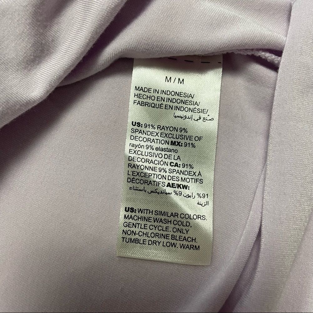 White House Black Market New White House Black Market Lilac Scoop Neck Rayon Tee Siz Size M / US 6-8 / IT 42-44 - 8 Thumbnail
