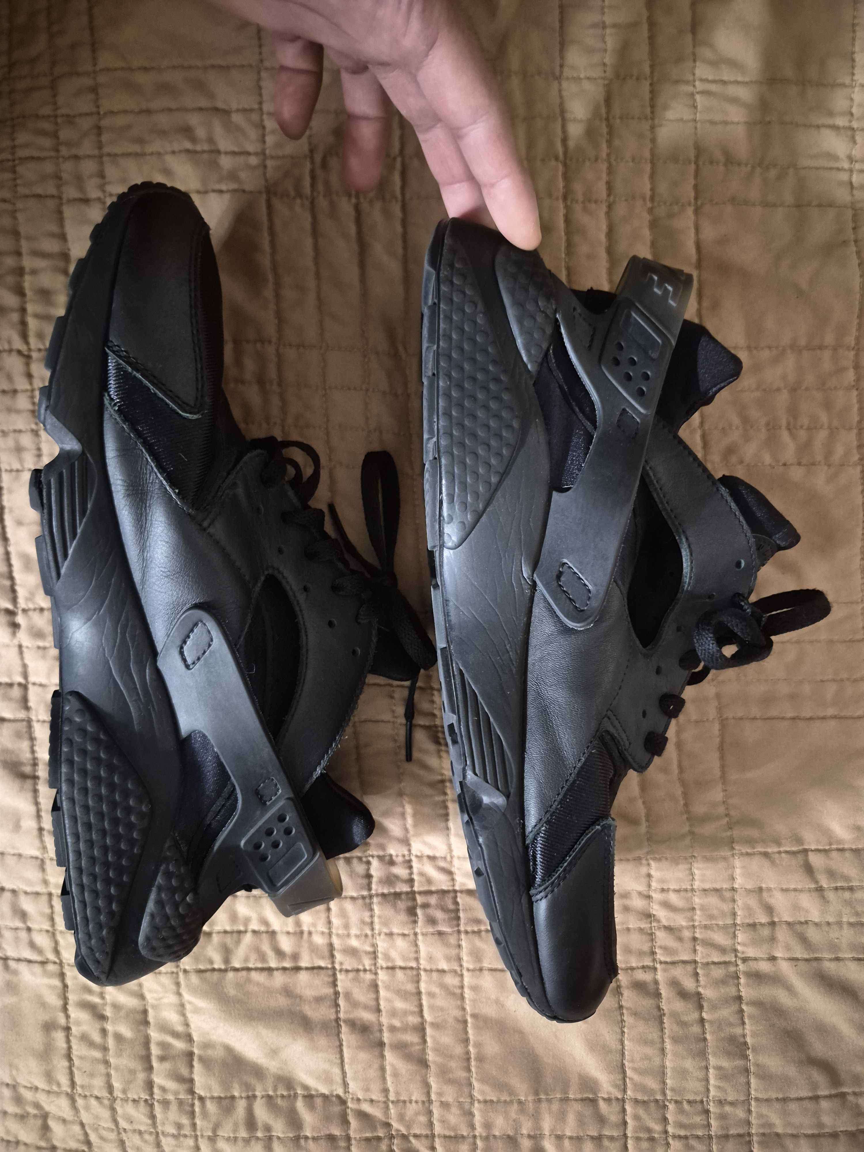 Nike NIKE AIR HUARACHE TRIPLE BLACK SIZE 12 Size US 12 / EU 45 - 1 Thumbnail