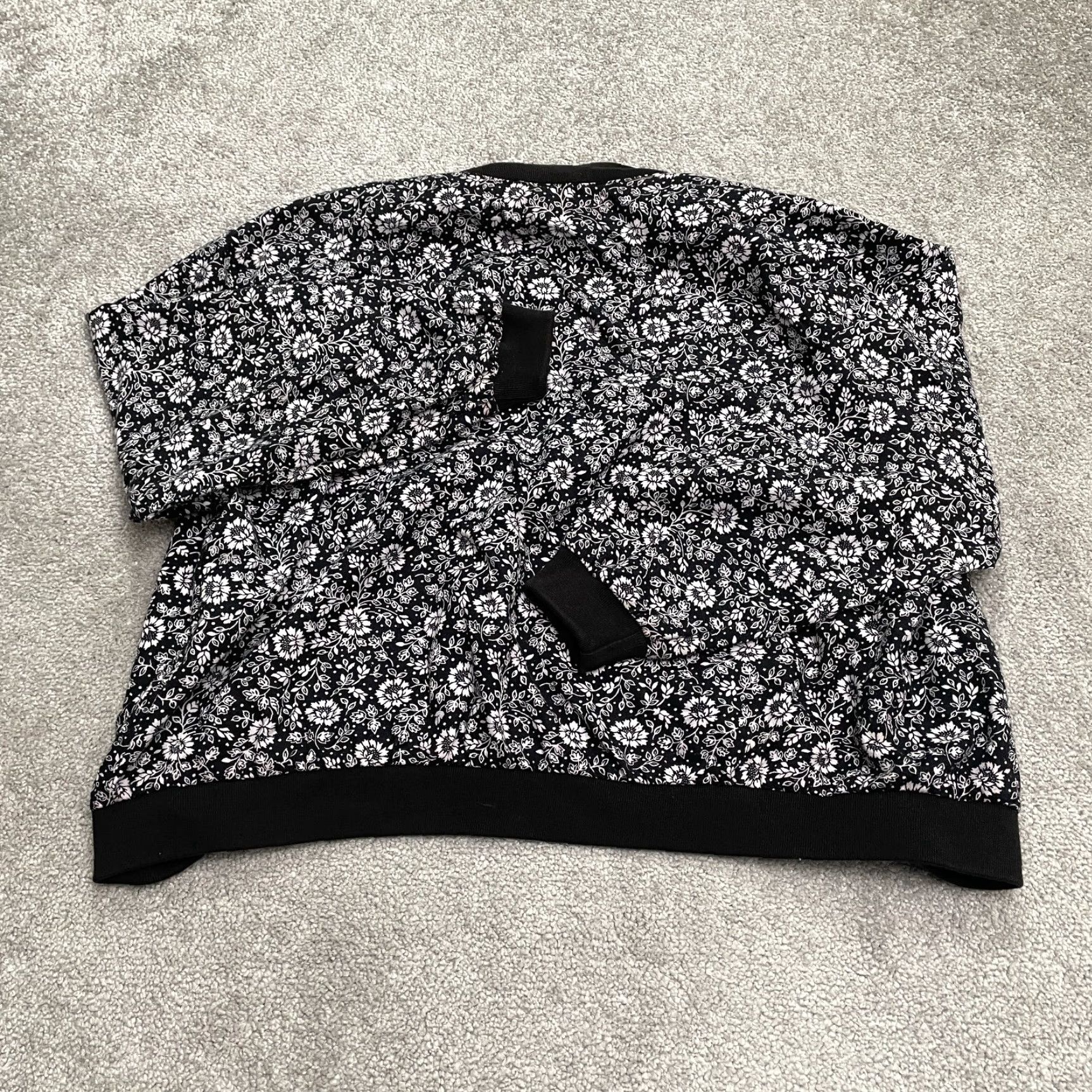 Catalina Catalina Open Cardigan Sweatshirt Womens 8 Black Floral Casual Outdoor Cardigan Shoes? Size M / US 6-8 / IT 42-44 - 2 Thumbnail