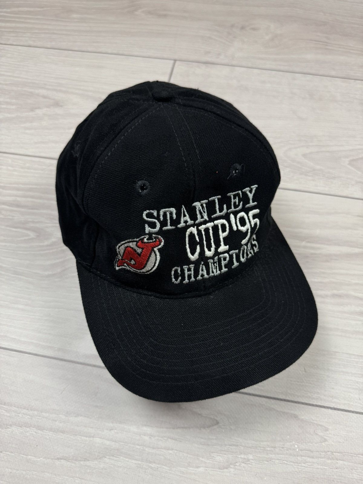 NHL Vintage 90s New Jersey Devils Stanley Cup Champions 1995 Cap Size ONE SIZE - 1 Thumbnail