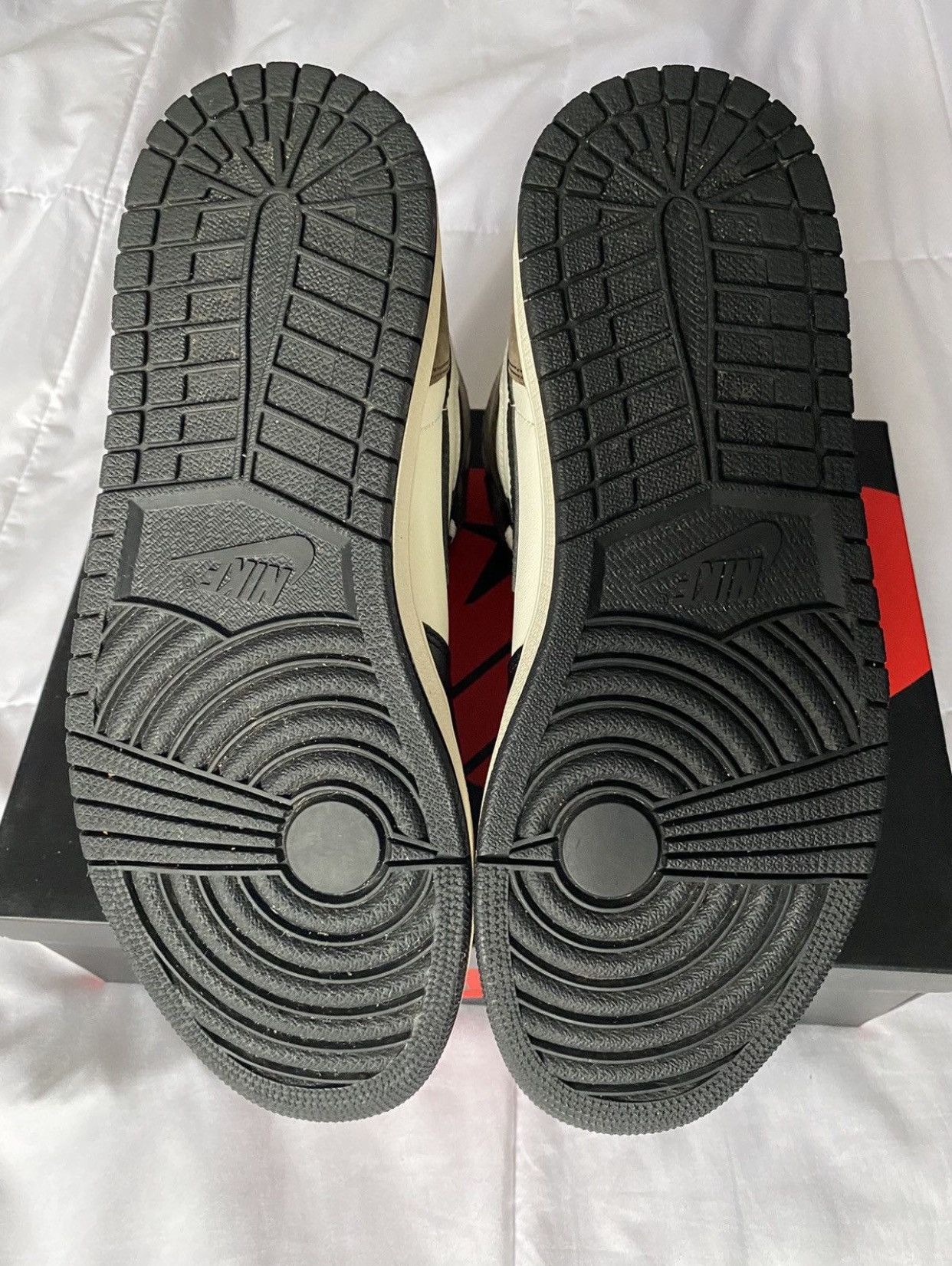 Jordan Brand × Nike Air Jordan 1 Retro High OG Dark Mocha Size US 9 / EU 42 - 5 Thumbnail