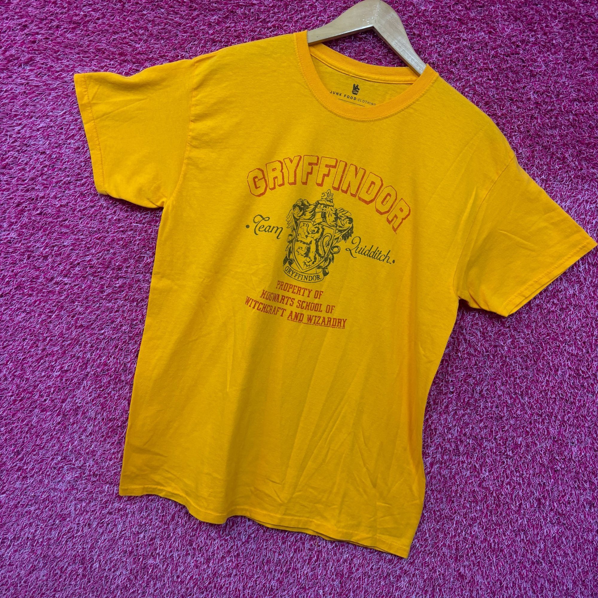 Warner Bros Harry Potter Gryffindor Team Quidditch Tshirt Size medium Size US M / EU 48-50 / 2 - 3 Thumbnail