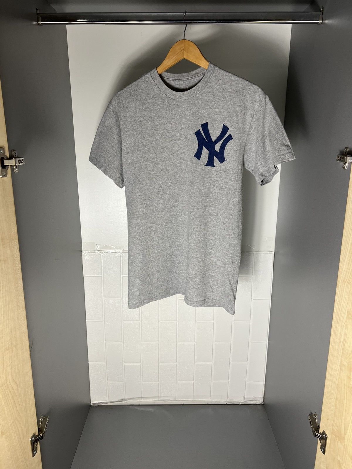 Majestic VINTAGE MAJESTIC NEW YORK YANKEES MLB RETRO T-SHIRT Y2K 90s Size US M / EU 48-50 / 2 - 7 Thumbnail