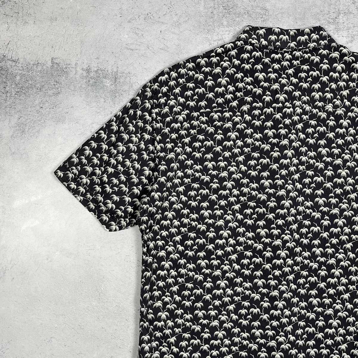 Allsaints AllSaints Salix Palm Print Short Sleeve Button Up Shirt Size US S / EU 44-46 / 1 - 17 Thumbnail