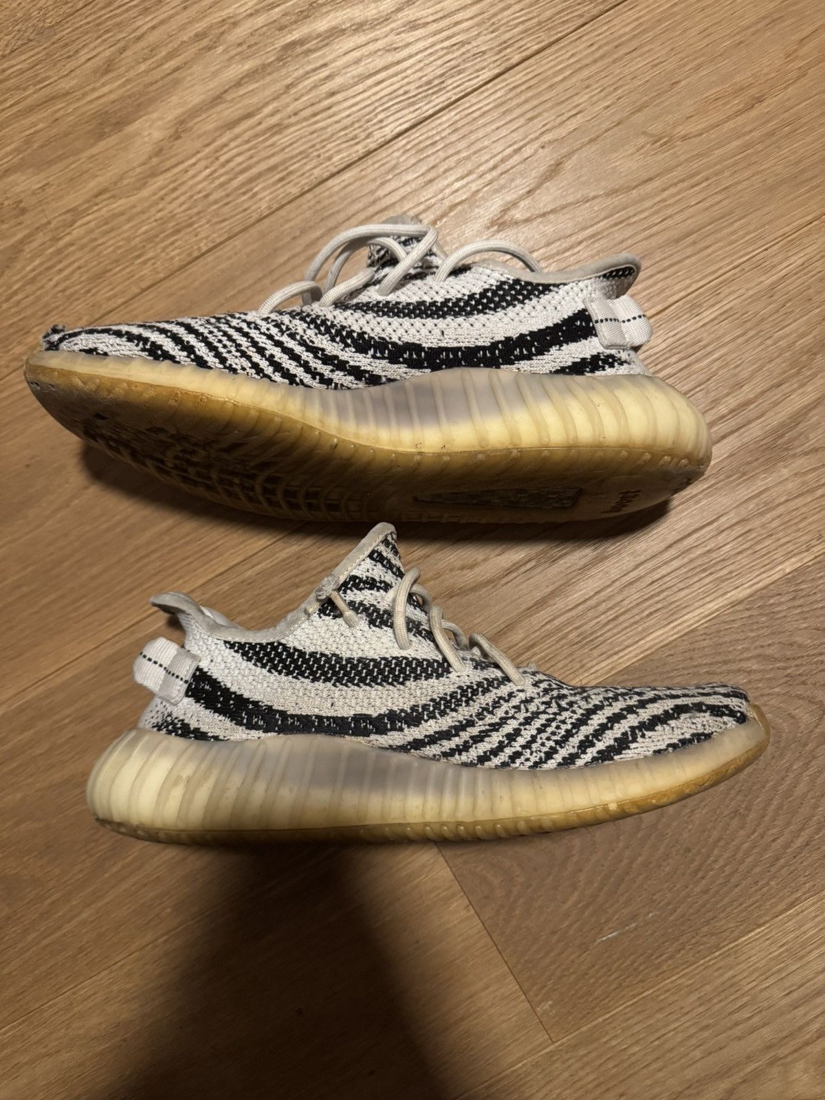 Adidas Yeezy boost 350 V2 “zebra” Size US 9 / EU 42 - 2 Thumbnail
