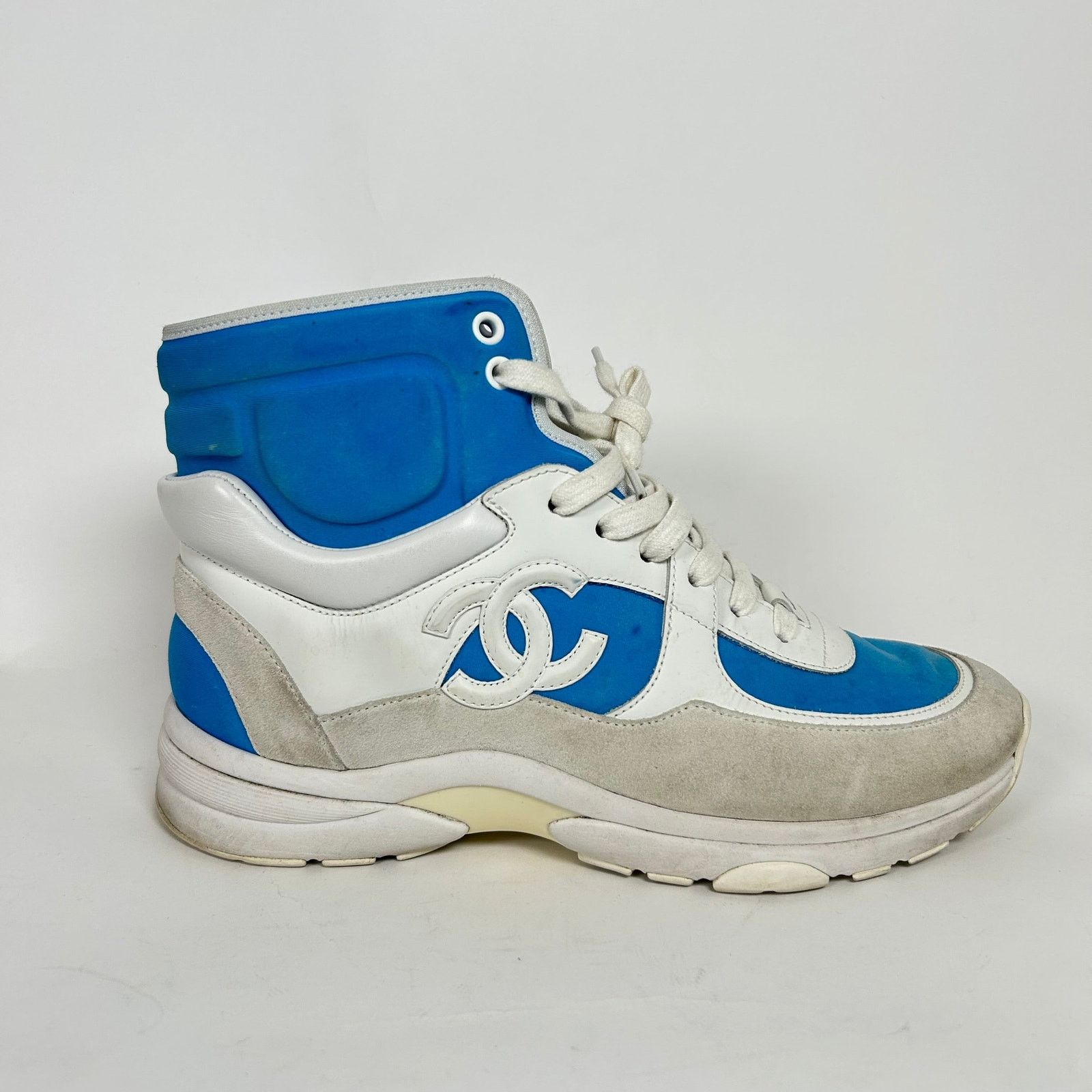 Chanel Chanel White/Blue Interlocking CC High-Top Sneaker Size 38.5 Size US 8 / IT 38 - 1 Thumbnail