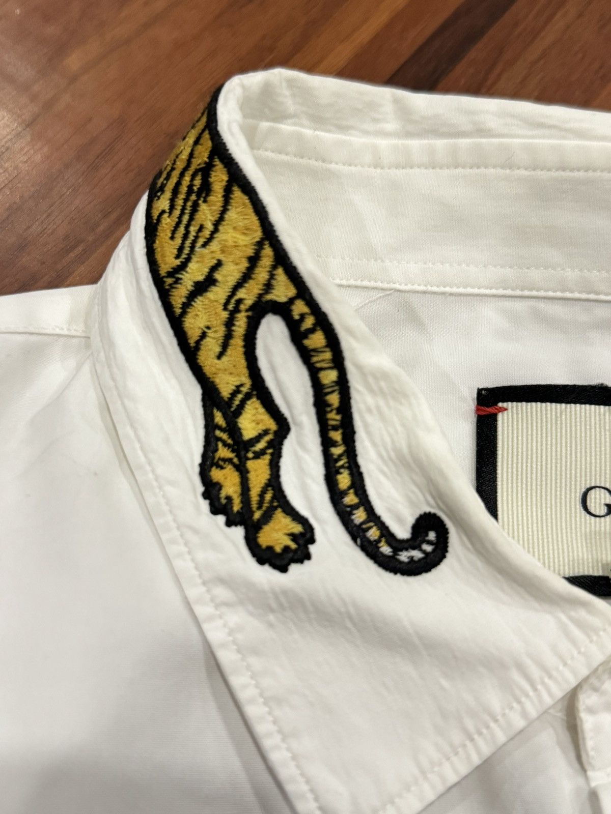 Gucci Gucci White Embroidered Tiger Collar Duke Shirt Size US M / EU 48-50 / 2 - 5 Thumbnail