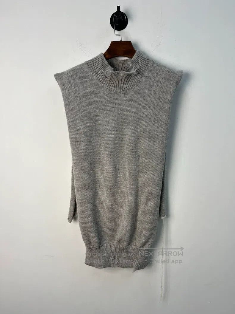 Maison Margiela Maison Margiela Gray woollen knitted horse shawl Size US S / EU 44-46 / 1 - 1 Thumbnail