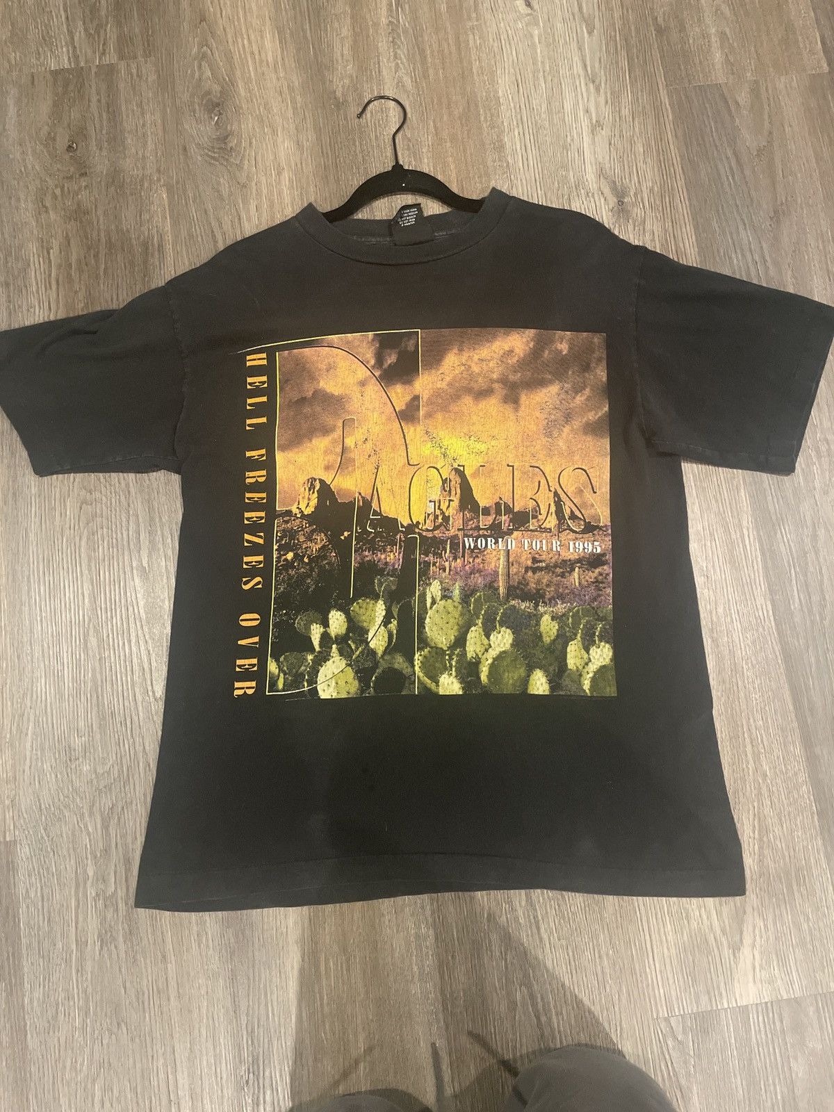 Giant 1994 Eagles Hell Freezes Over GIANT Tee Shirt Size US L / EU 52-54 / 3 - 1 Thumbnail