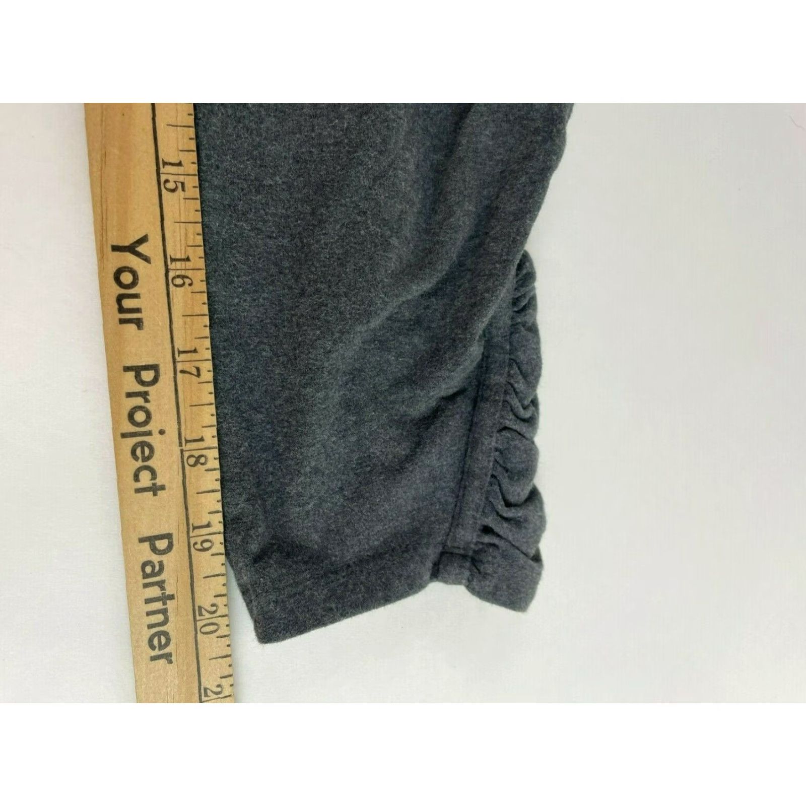 Athleta Athleta Capri Pants Women's Size S Gray Pull On Ruched Side Hem Waistband Activewear Yoga Pants Miss? No Tag Removed? (Grey) Women Size 28" / US 6 / IT 42 - 5 Thumbnail