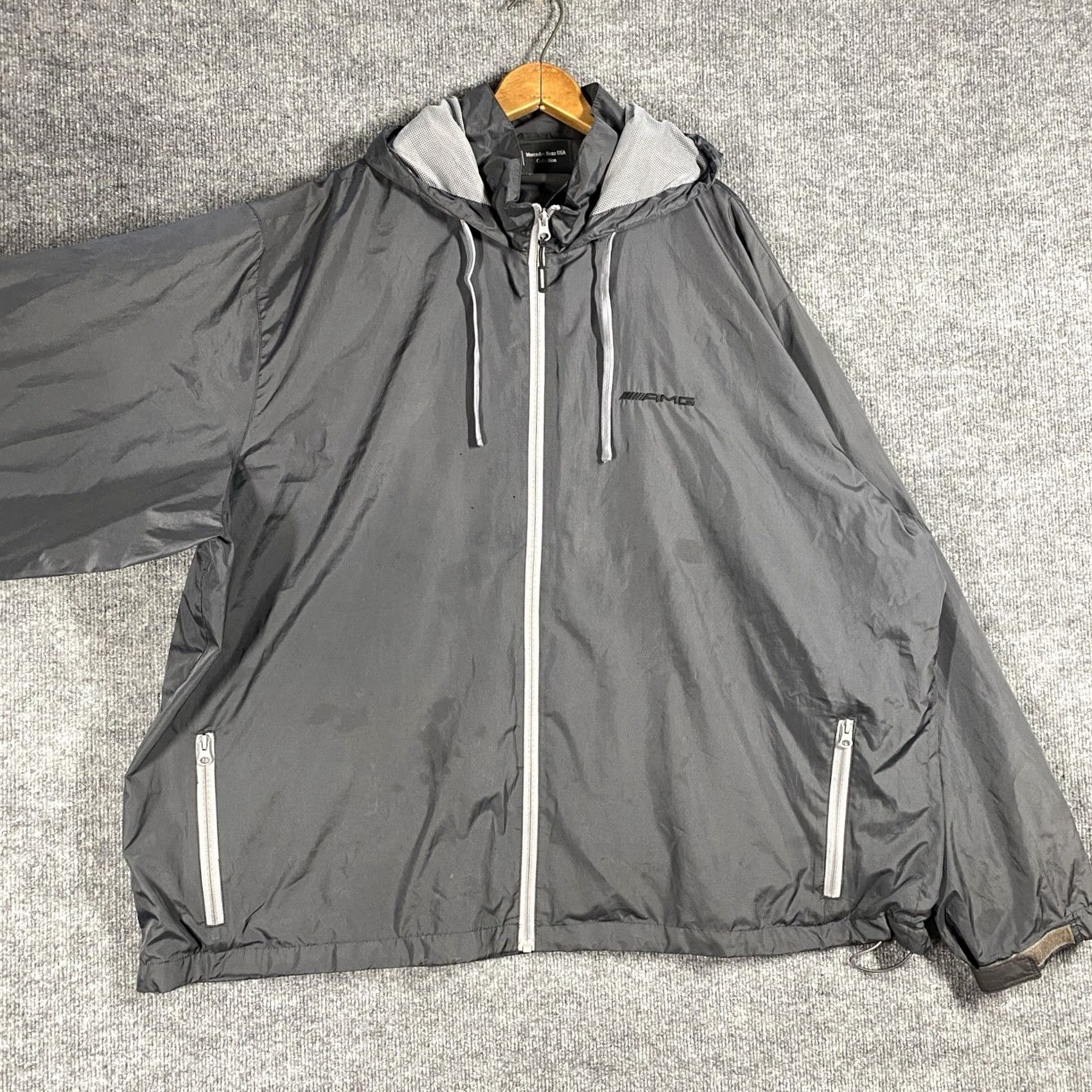 Mercedes-Benz AMG Mercedes-Benz USA Collection Windbreaker Jacket Mens 3XL Hooded Zip Gray Mercedes-Benz Windbreaker 3XL Mens Hoodie Jacket USA Theme Size US XXL / EU 58 / 5 - 3 Thumbnail