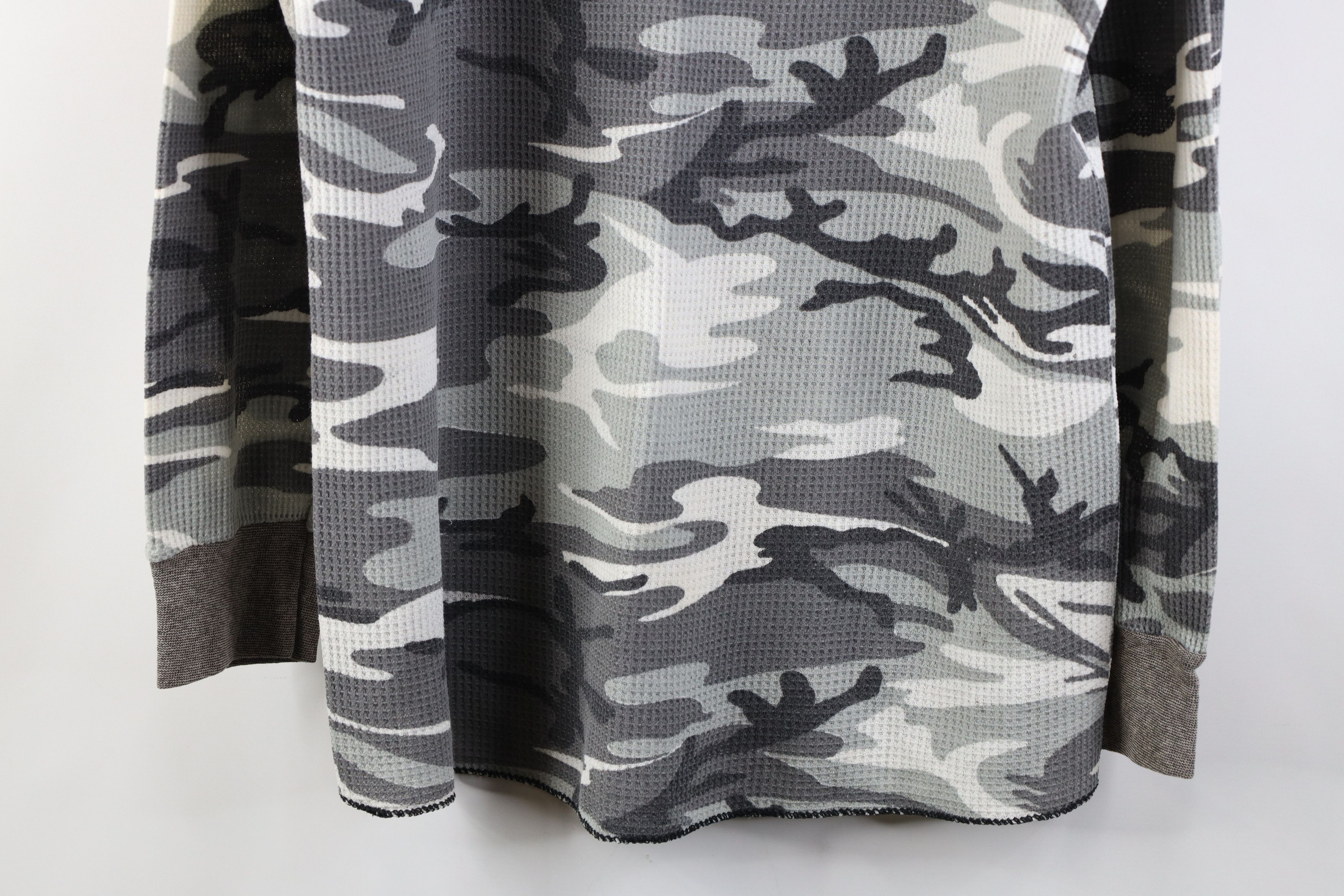 Vintage Vintage 90s Streetwear Knit Camouflage Long Sleeve T-Shirt Size US L / EU 52-54 / 3 - 3 Thumbnail
