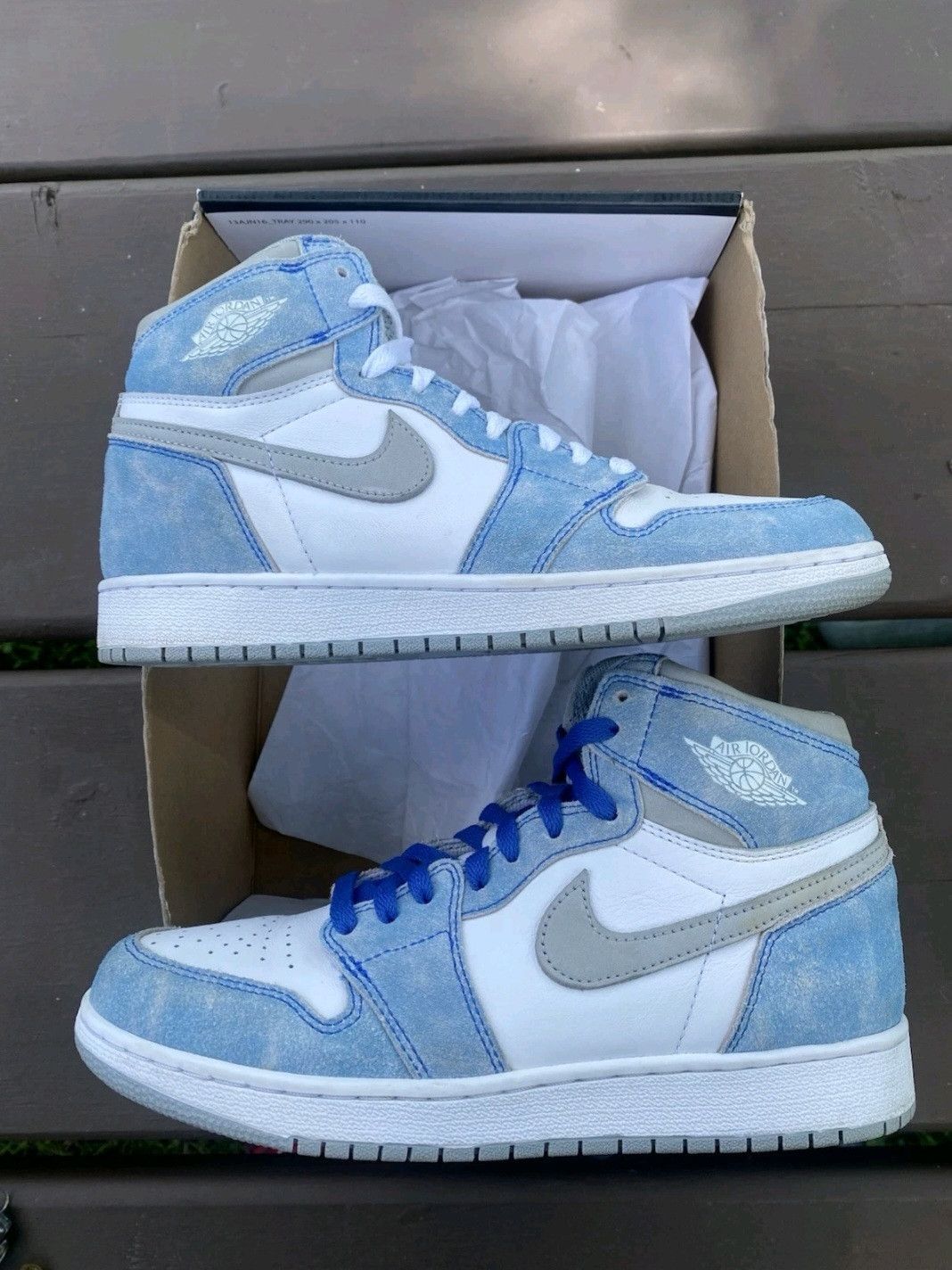 Jordan Brand Nike Air Jordan Retro 1 High OG GS Hyper Royal Size 6.5 Size US 6.5 / EU 39-40 - 3 Thumbnail
