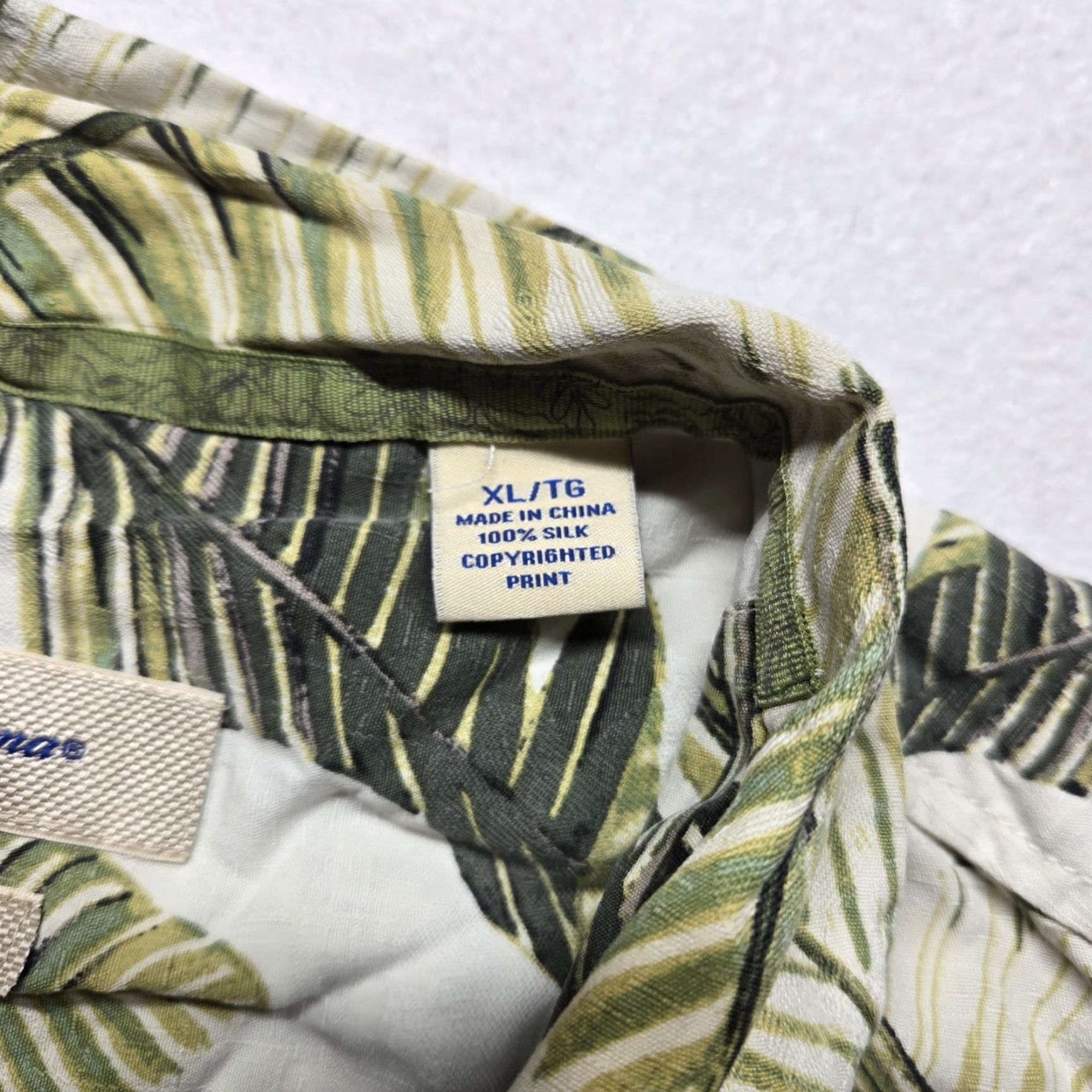 Tommy Bahama VINTAGE Tommy Bahama Shirt Men’s XL Short Sleeve Hawaiian Button-Up Woven Silk Beige Floral Summer Size US XL / EU 56 / 4 - 4 Thumbnail