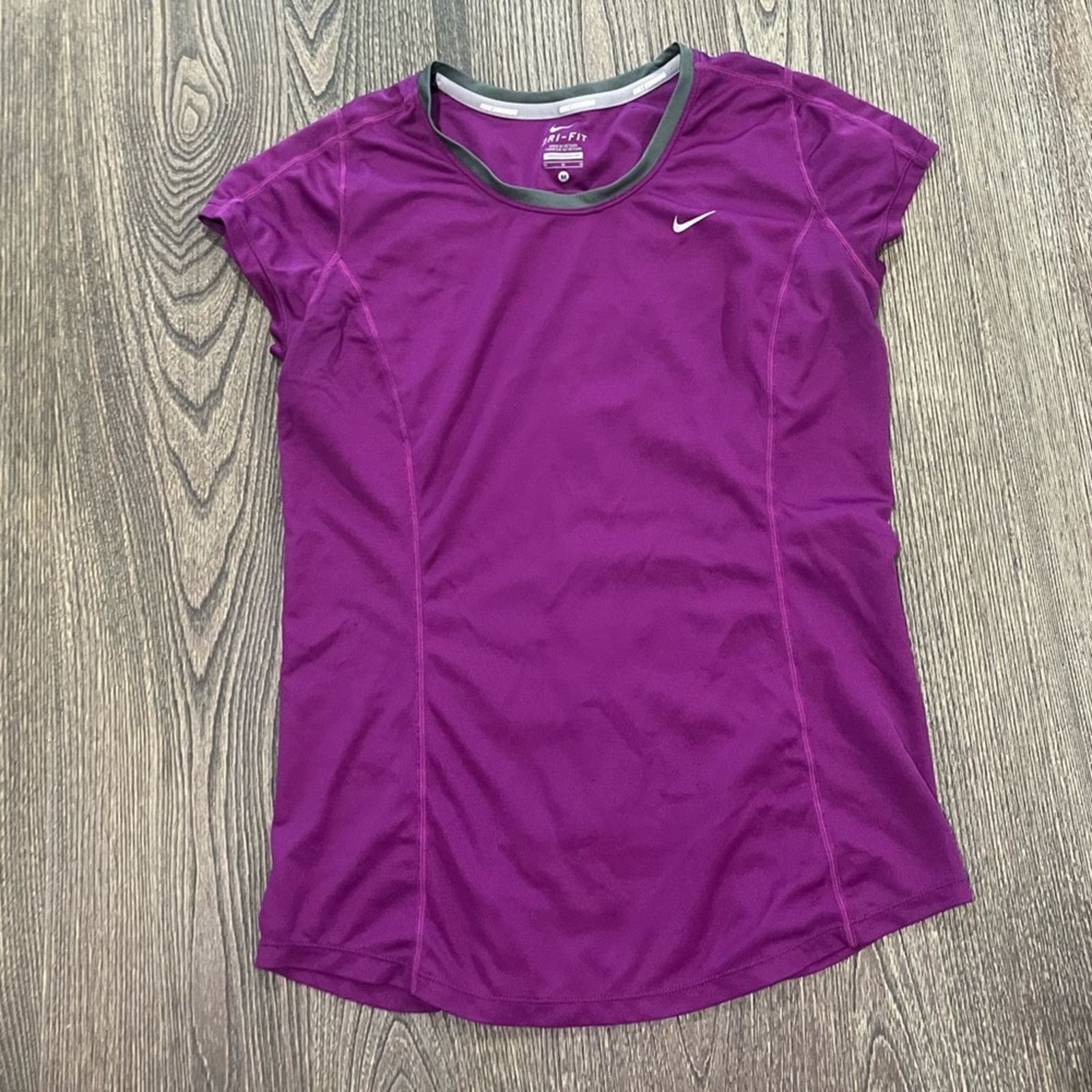 Nike Nike Dri-Fit T-Shirt Mesh Vented Short Sleeve Fitted Size M Size M / US 6-8 / IT 42-44 - 1 Thumbnail