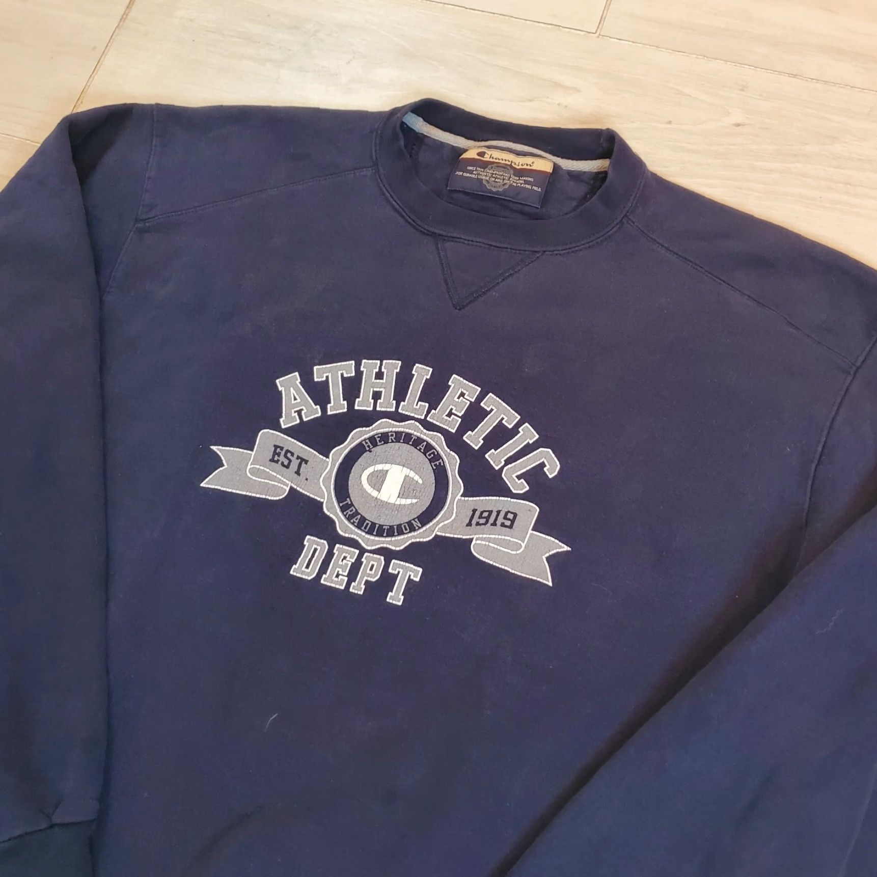 Champion VINTAGE Champion Big Logo Pullover Sweatshirt Mens Navy Blue Size L Distressed 90s Sports Classic Football Basketball Crew Neck Sweatshirt Size US L / EU 52-54 / 3 - 4 Thumbnail