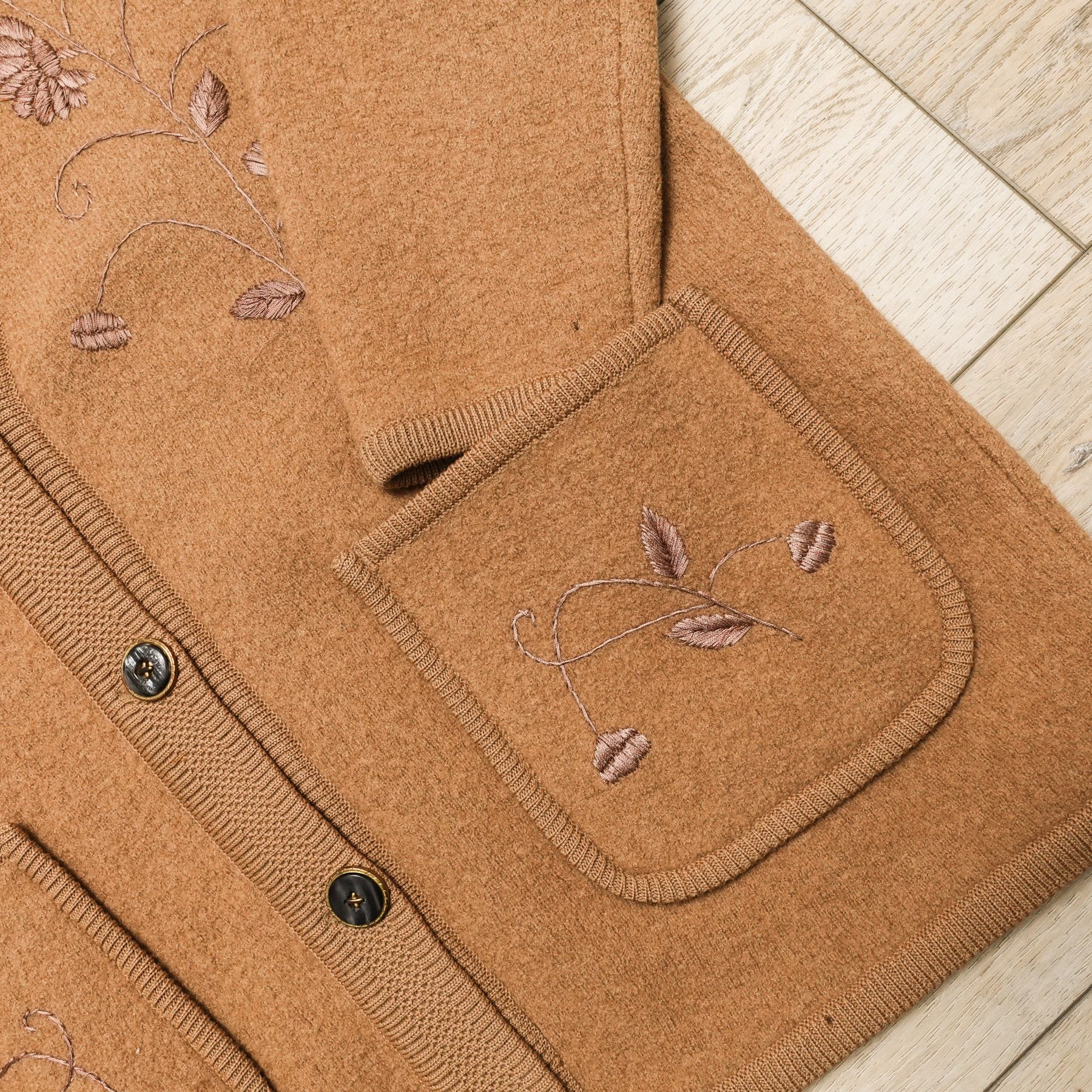 Vintage Rare Vintage Embroidered Floral Wool Cardigan Sweater Japan Size M / US 6-8 / IT 42-44 - 7 Thumbnail